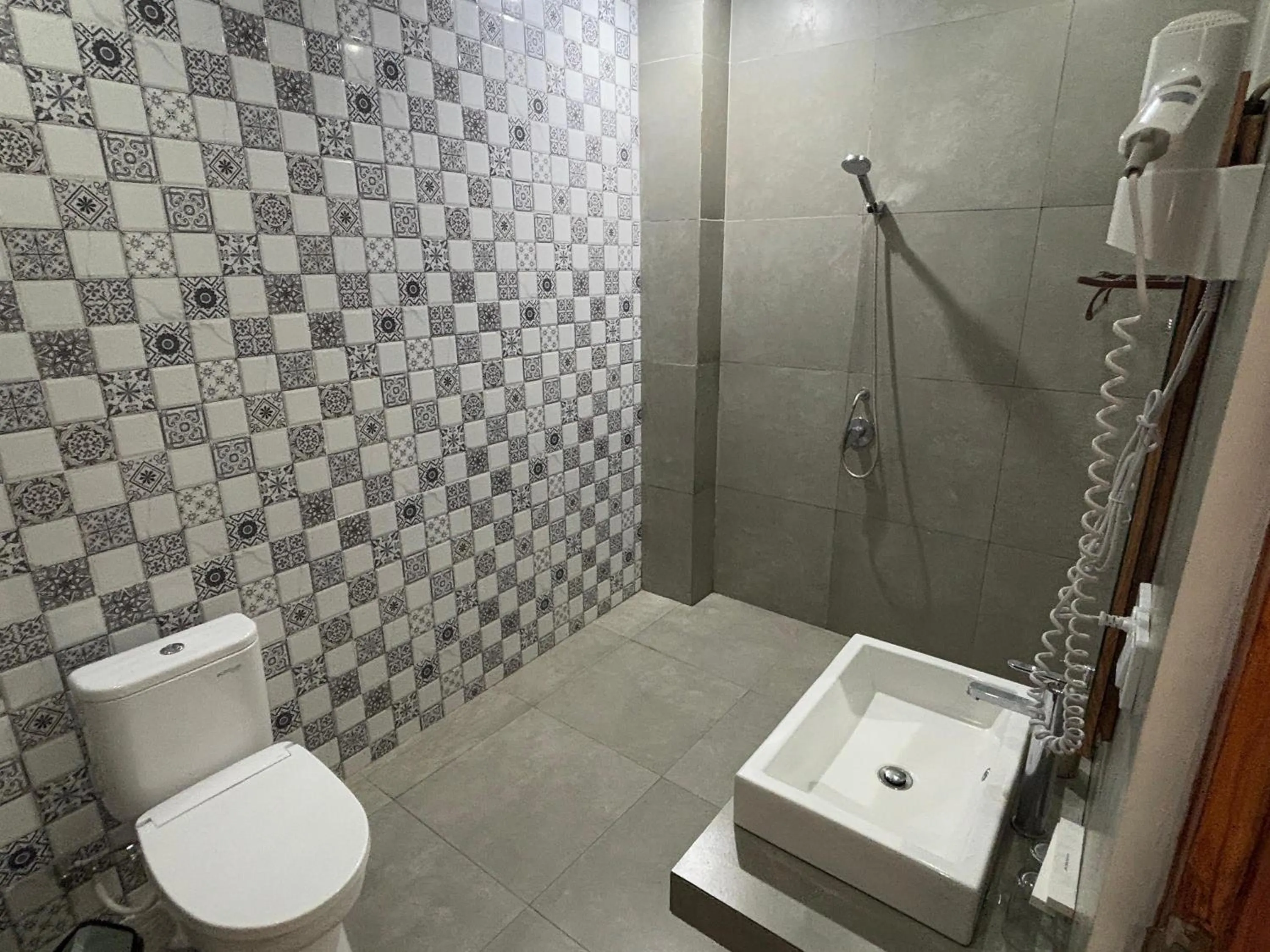 Shower in Caldera Hotel & Restaurant