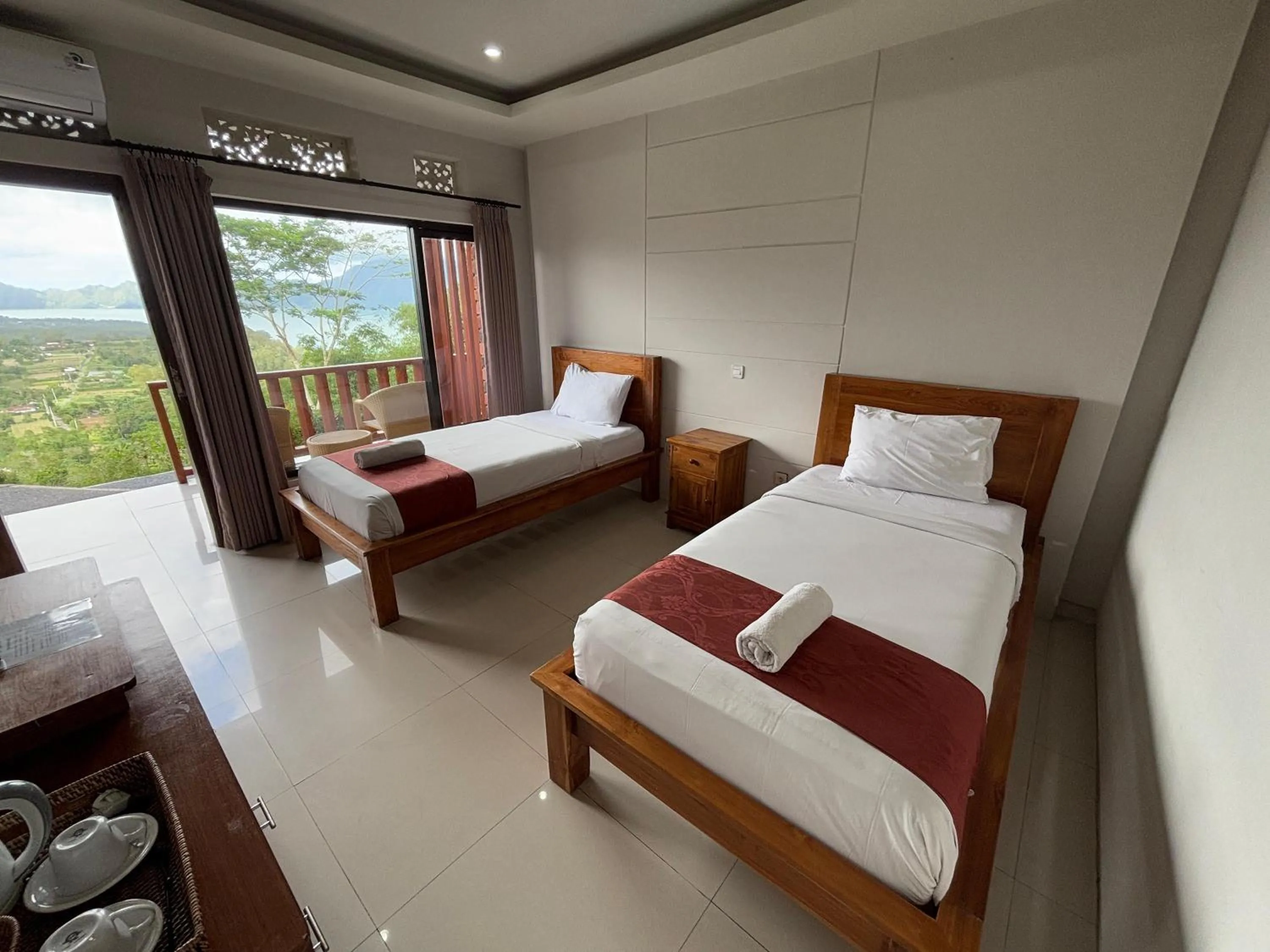 Bed in Caldera Hotel & Restaurant
