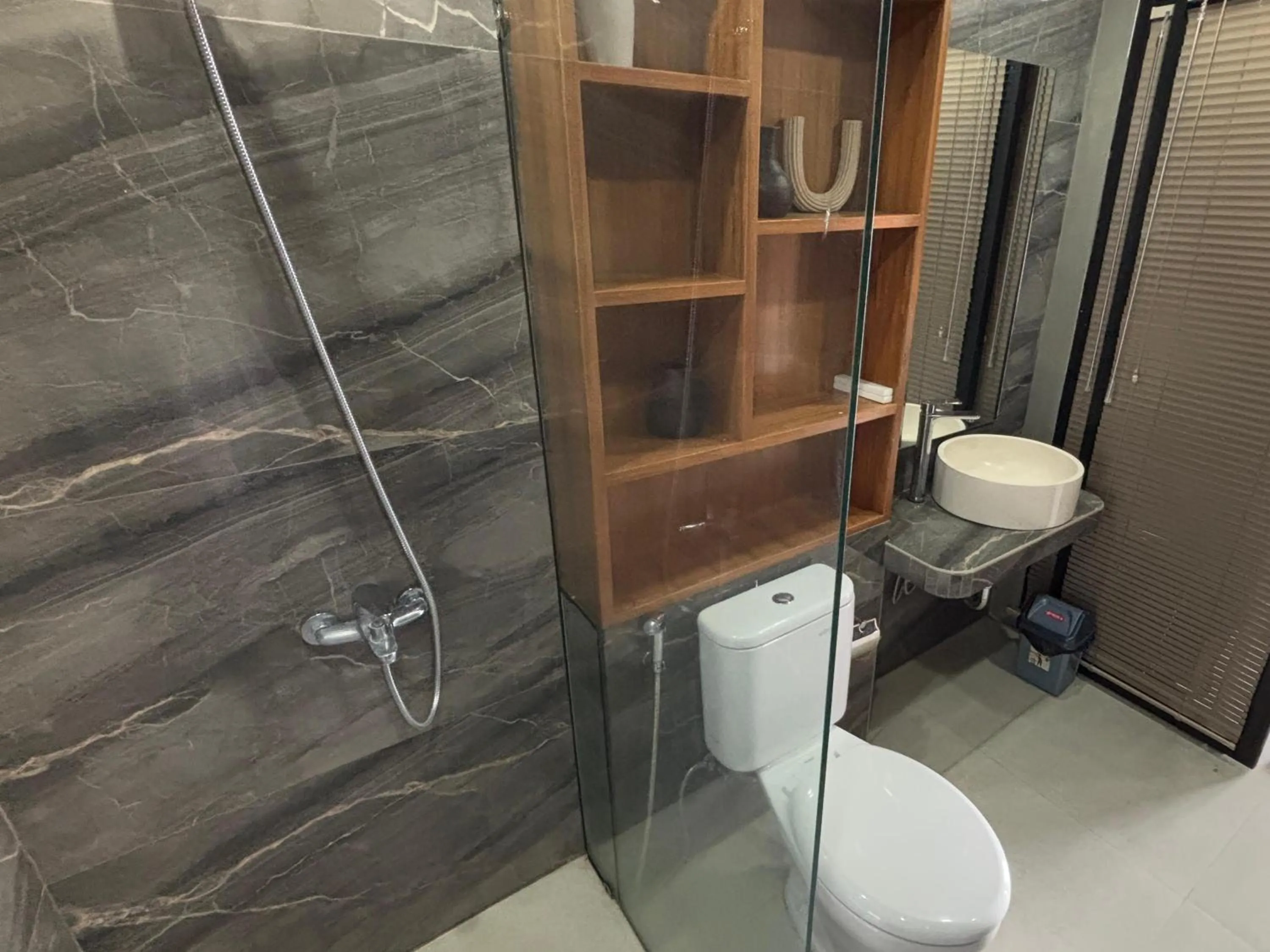 Shower in Caldera Hotel & Restaurant