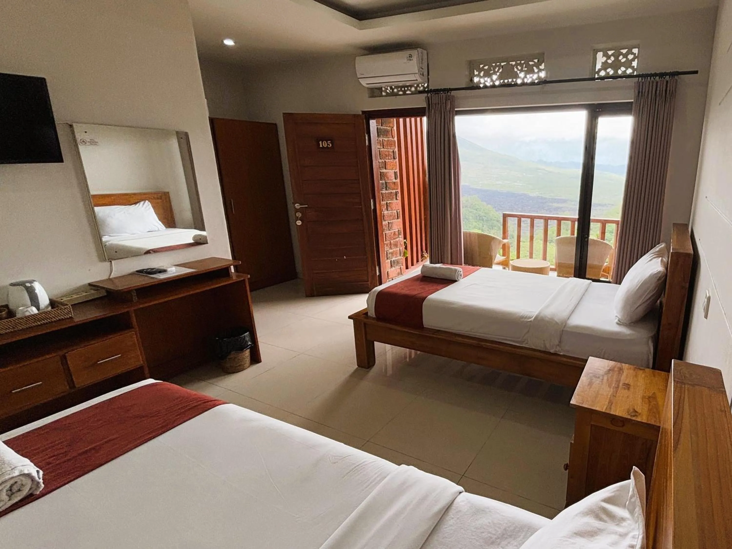 Bed in Caldera Hotel & Restaurant