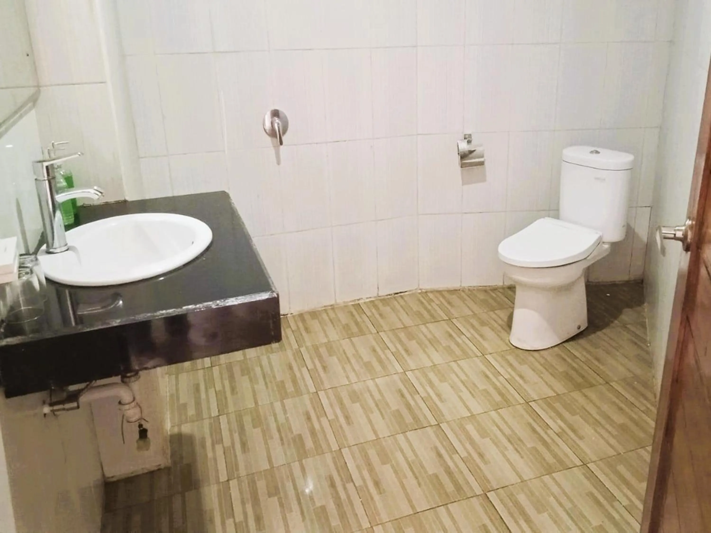 Toilet in Caldera Hotel & Restaurant