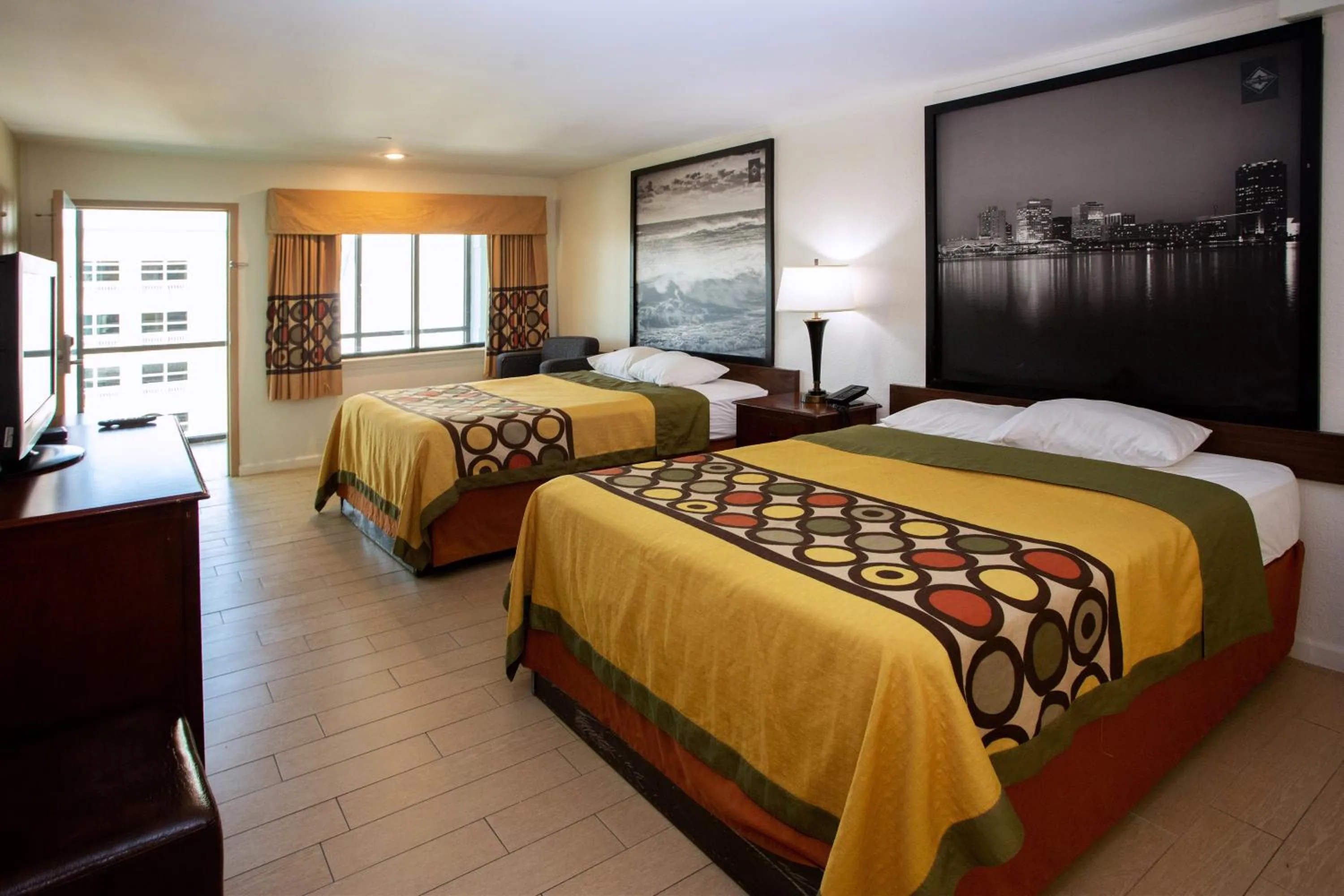 Bedroom, Bed in Super 8 by Wyndham Virginia Beach Oceanfront