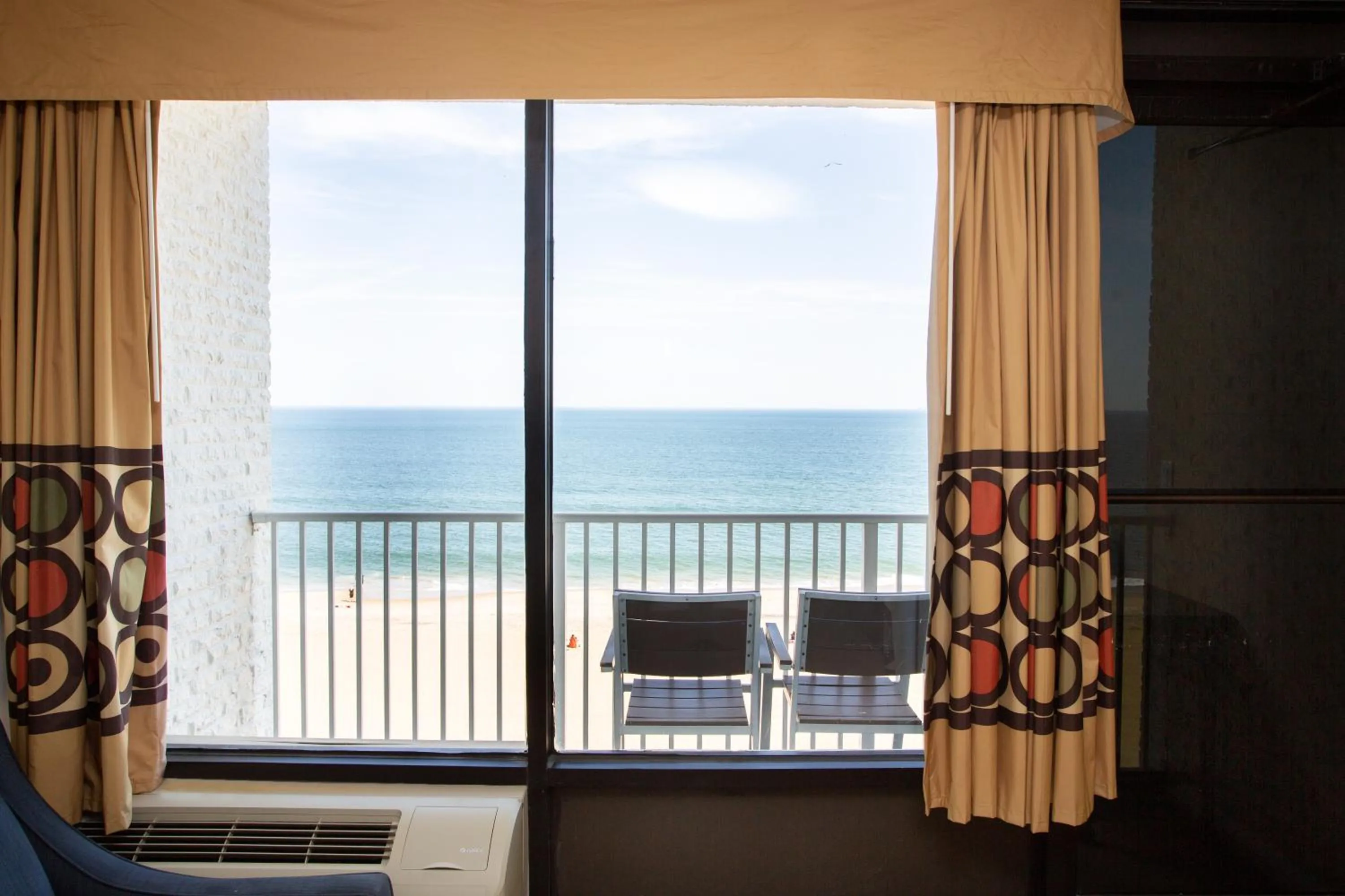 Balcony/Terrace, Sea View in Super 8 by Wyndham Virginia Beach Oceanfront