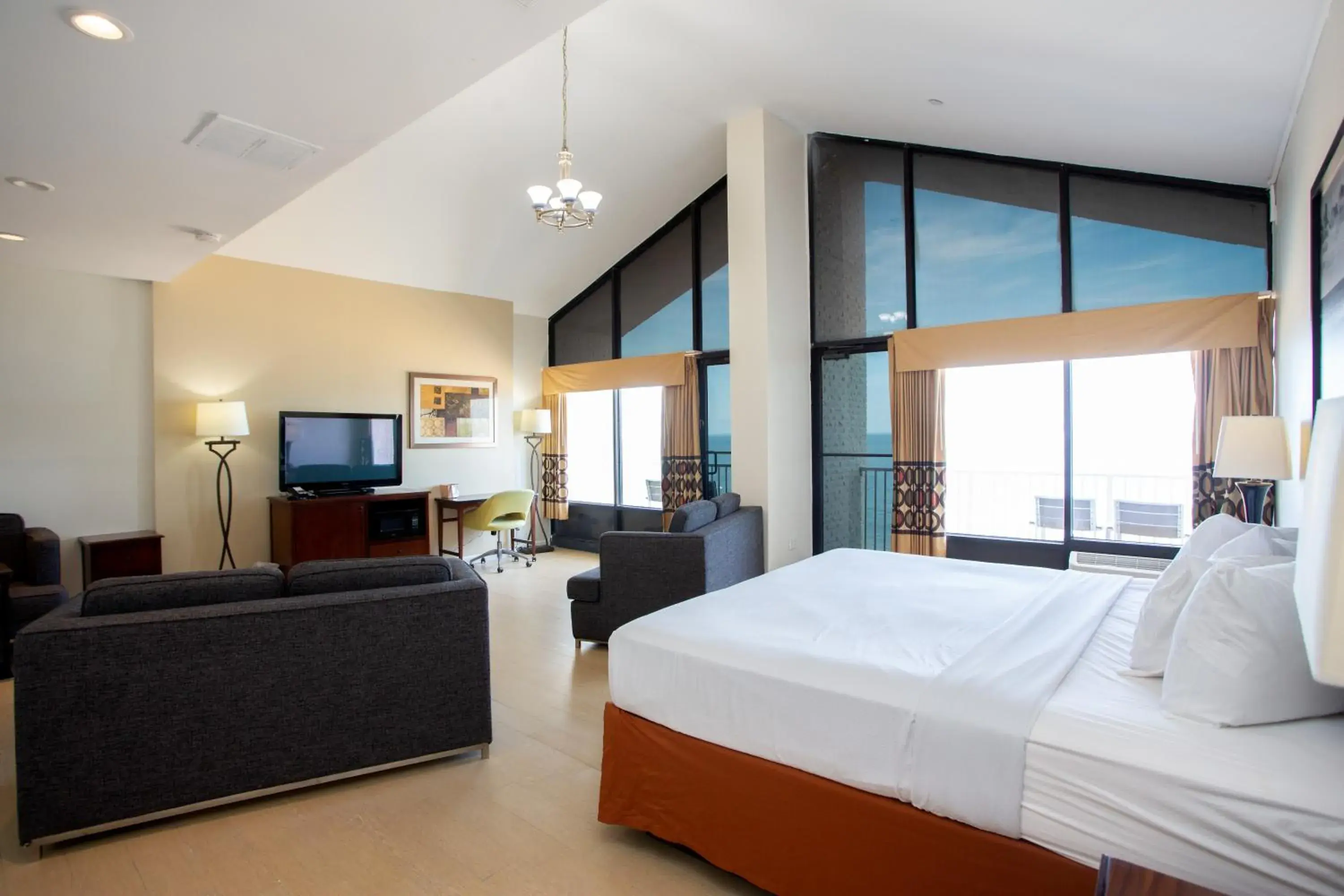 King Suite- Non-Smoking - Oceanfront in Super 8 by Wyndham Virginia Beach Oceanfront King Suite- Non-Smoking - Oceanfront in Super 8 by Wyndham Virginia Beach Oceanfront