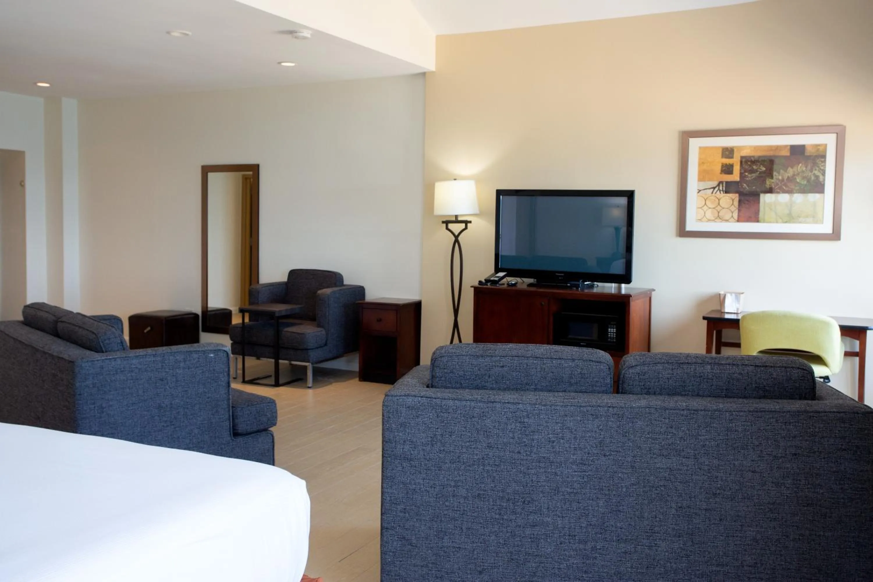 Living room, Seating Area in Super 8 by Wyndham Virginia Beach Oceanfront