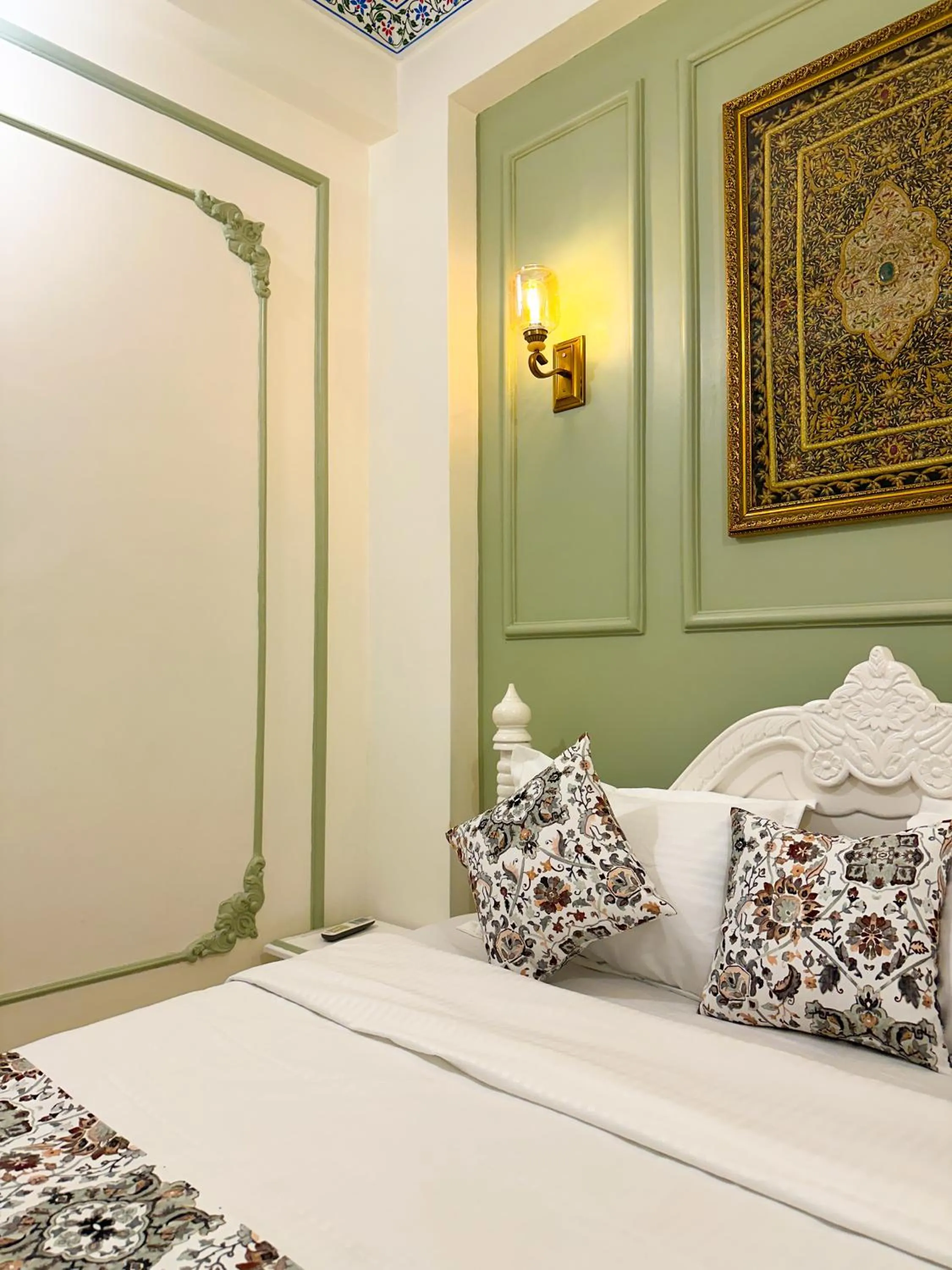 Bed in Citylights By MUSAFIR