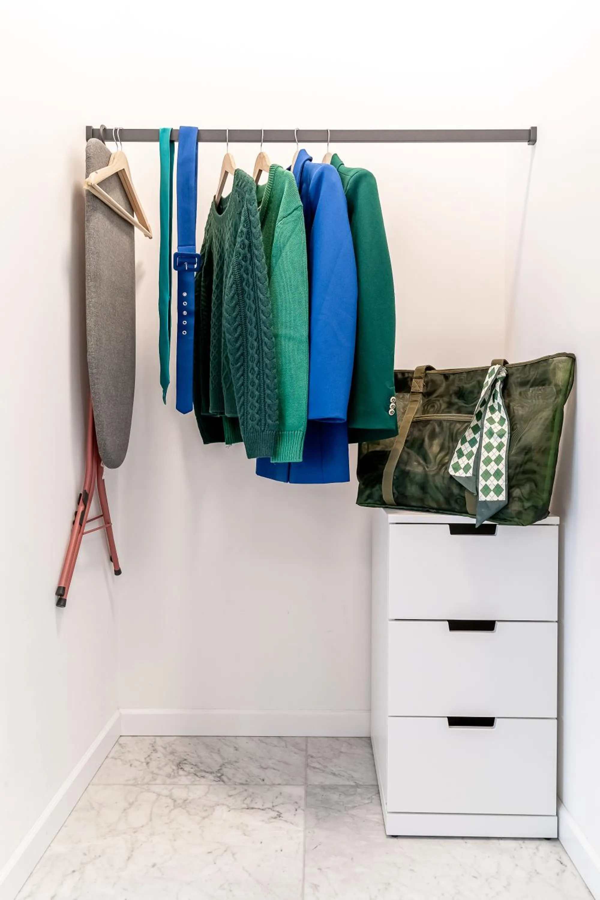 wardrobe in H11 Aparthotel