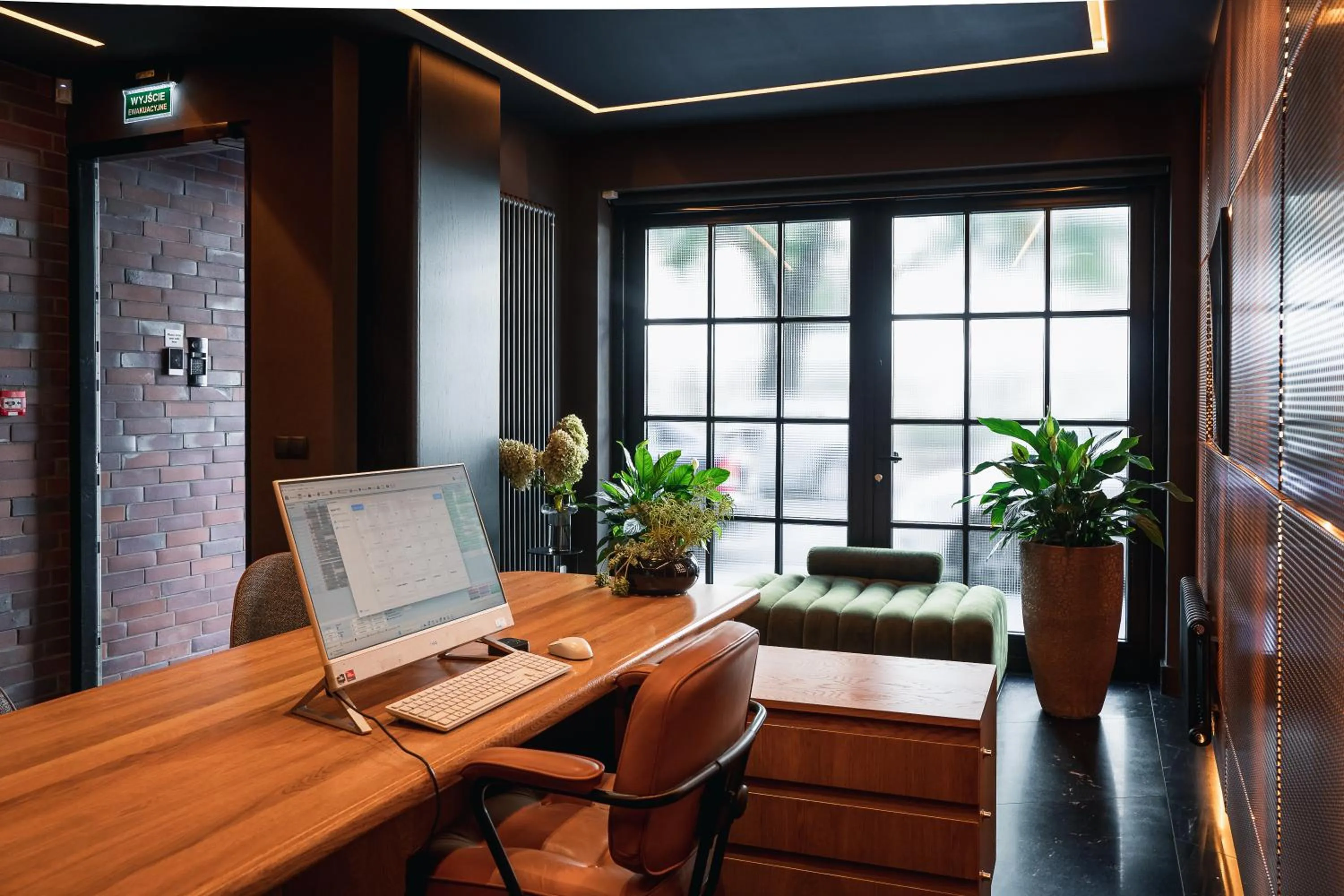 Lobby or reception in H11 Aparthotel