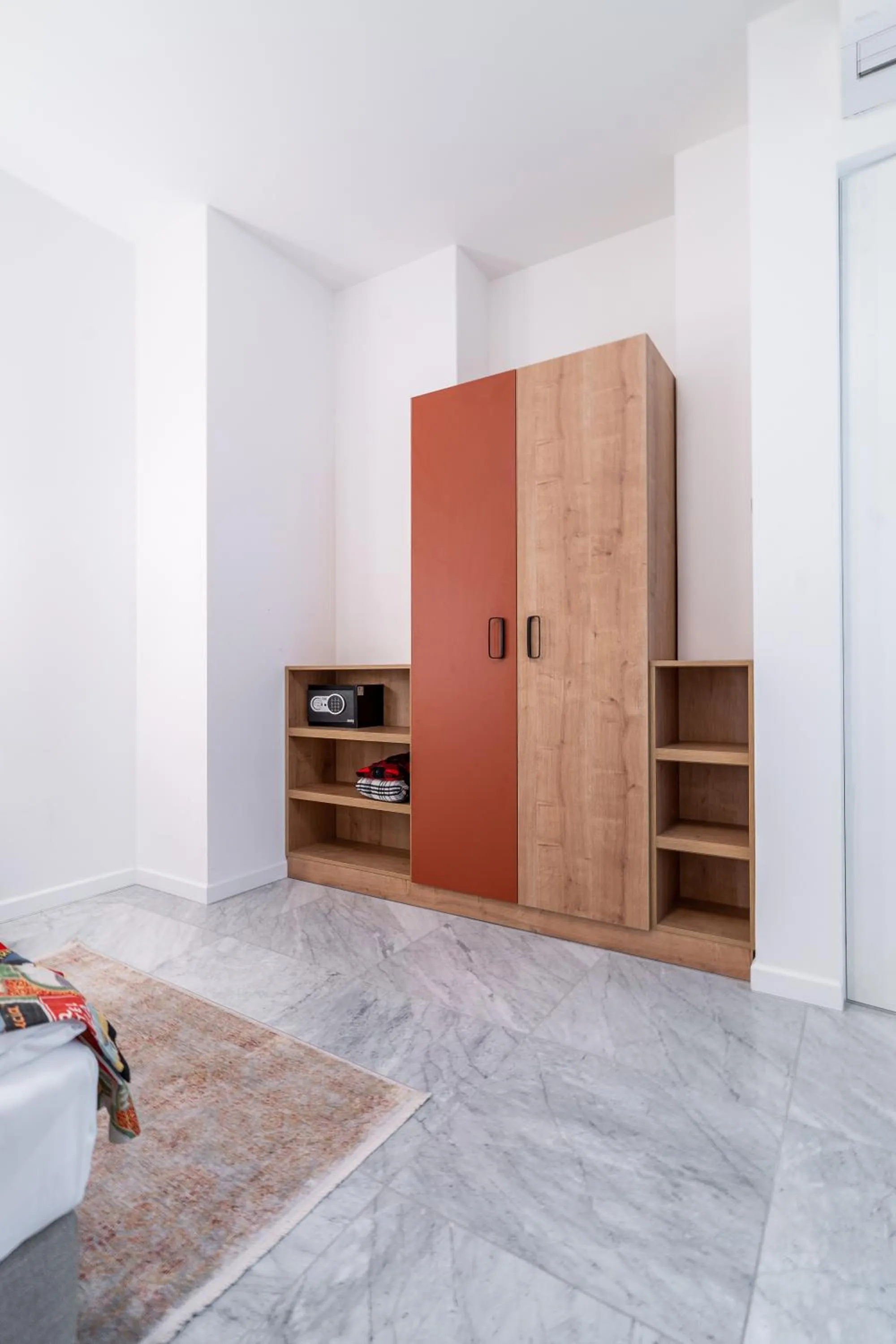 wardrobe in H11 Aparthotel