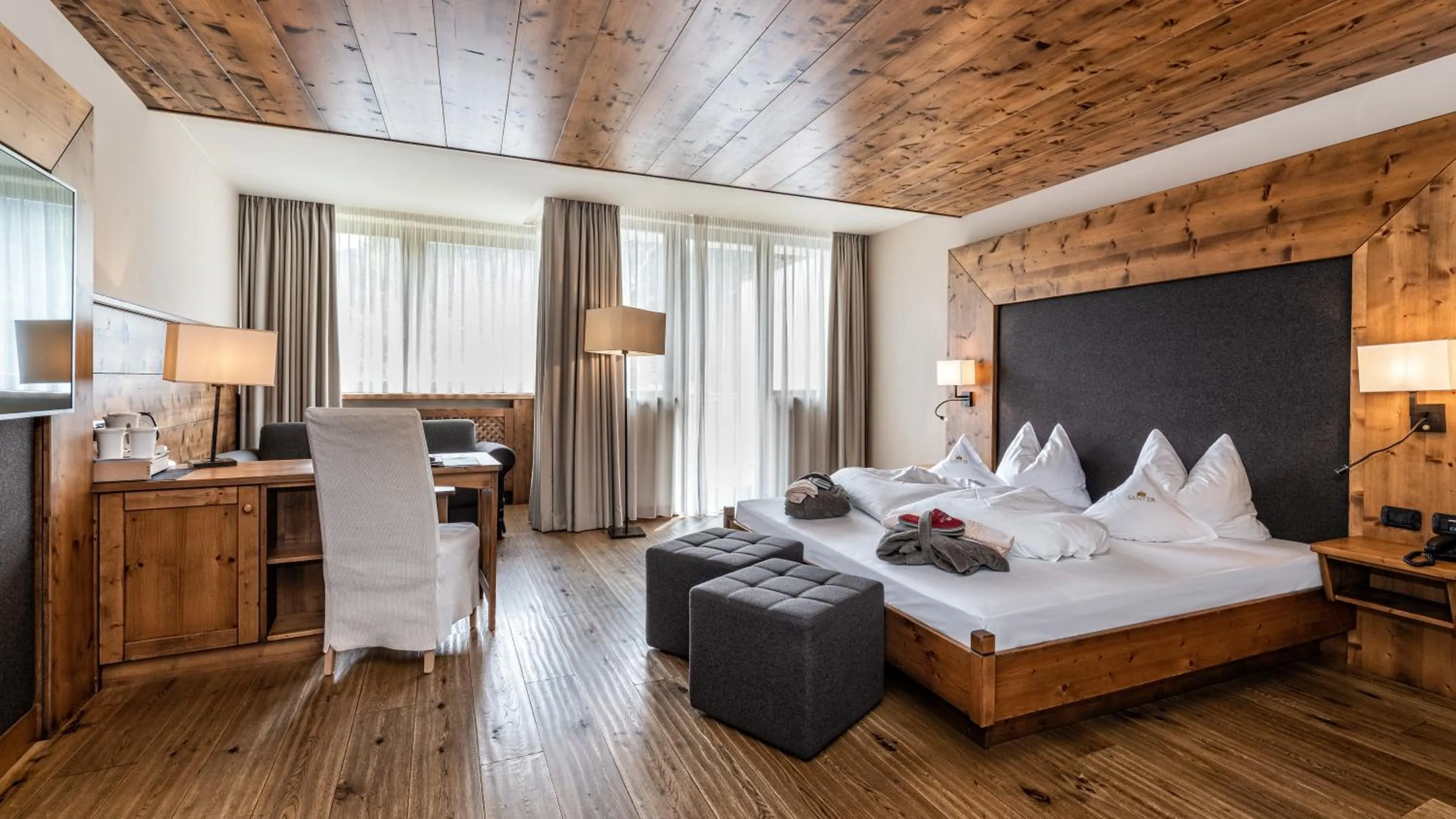 Bedroom, Bed in Romantik Hotel Santer