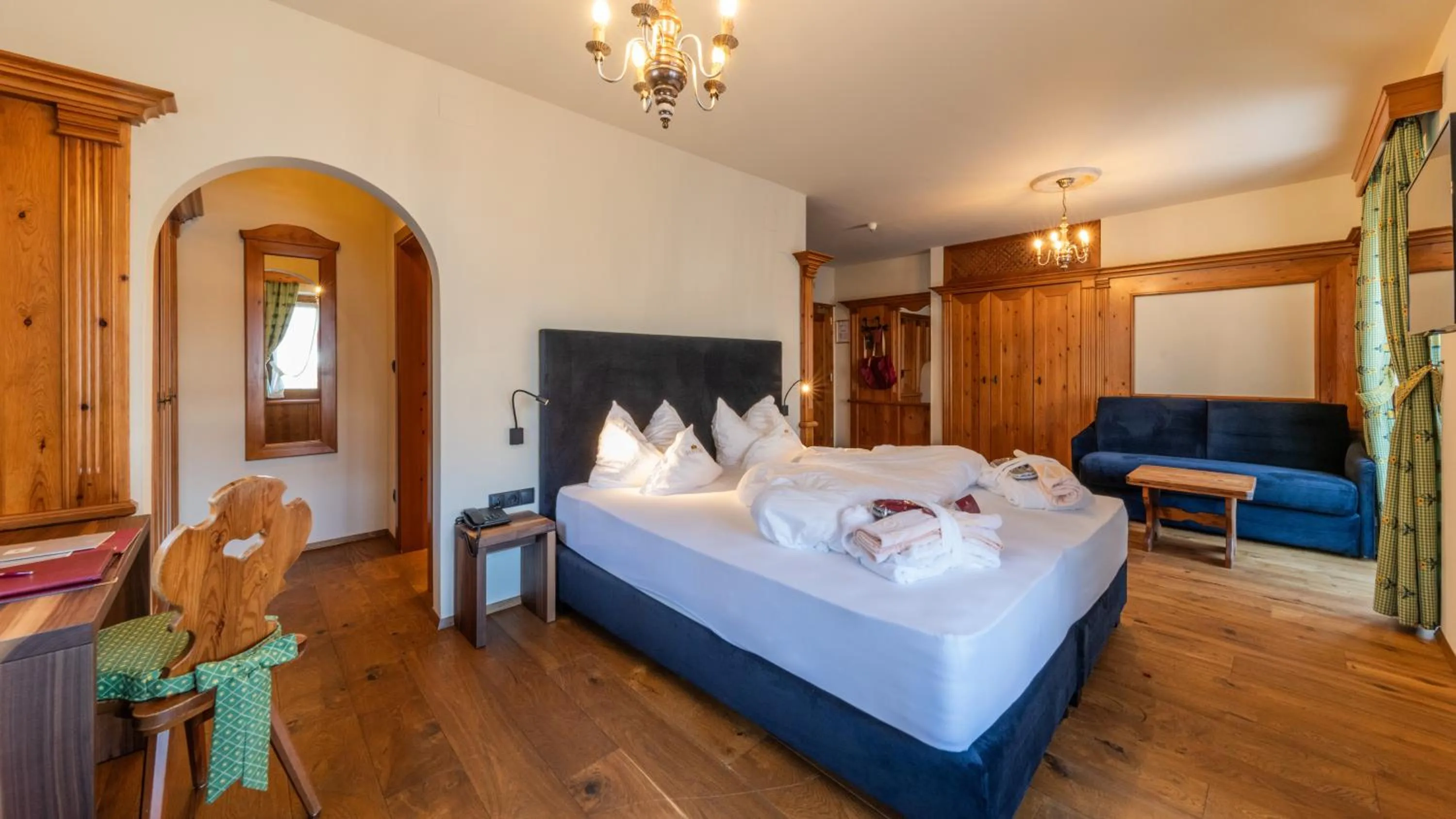 Bedroom, Bed in Romantik Hotel Santer