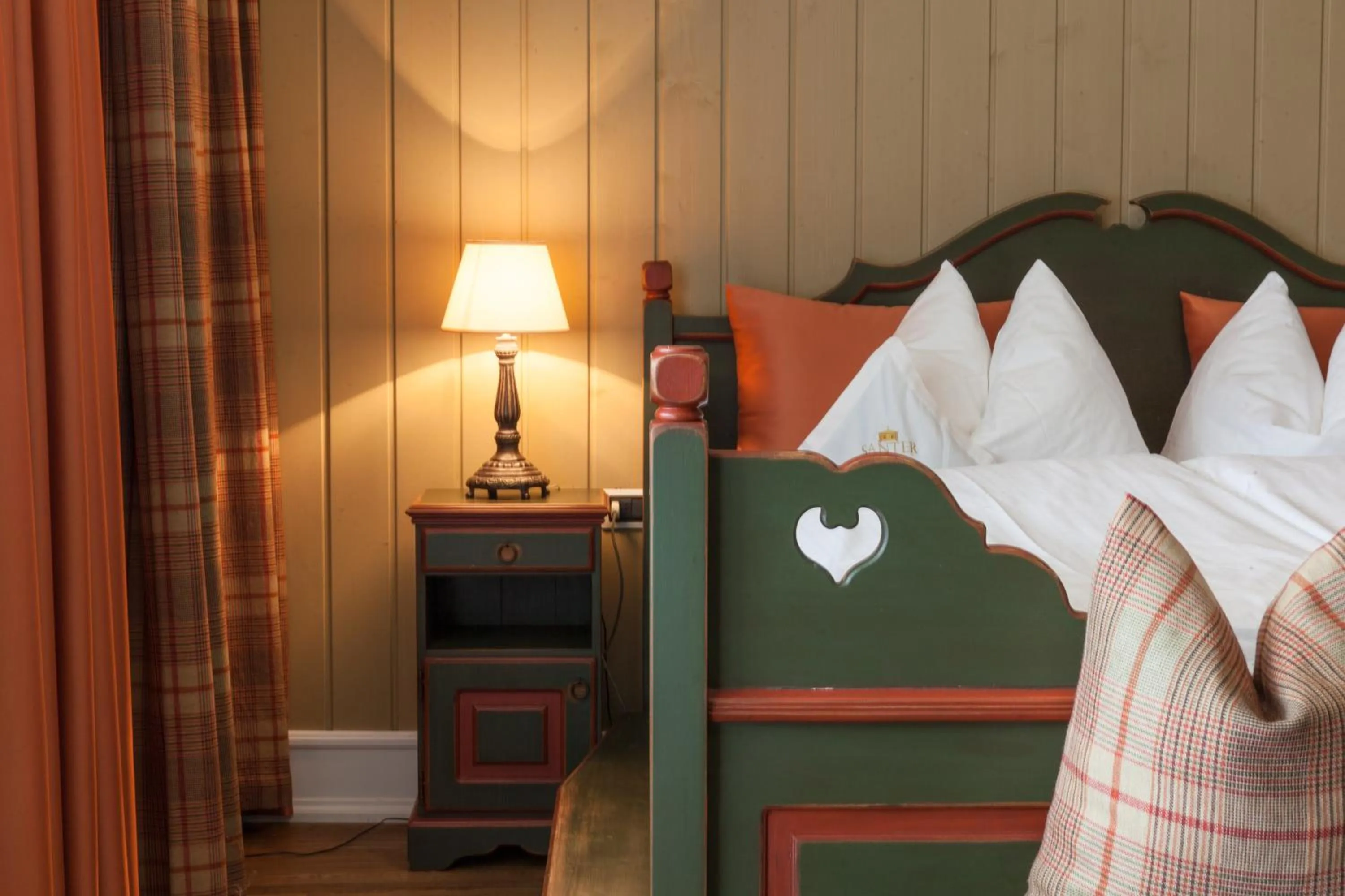 Bed in Romantik Hotel Santer