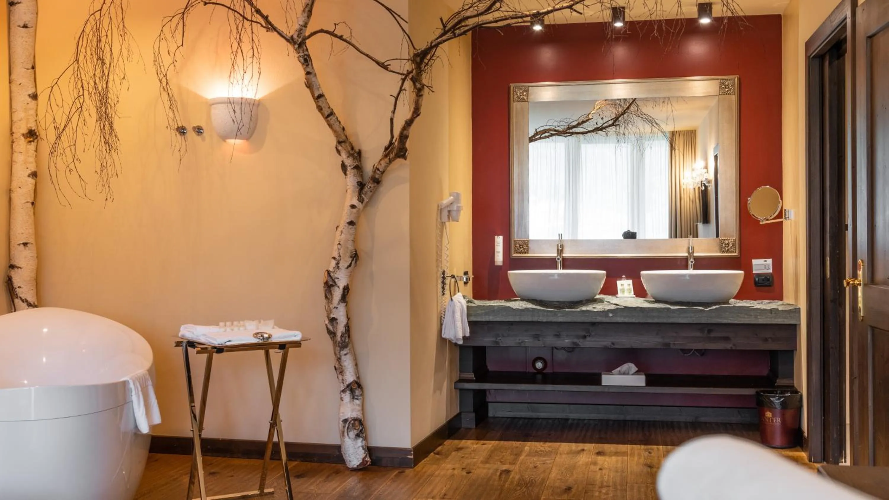 Bath, Bed in Romantik Hotel Santer