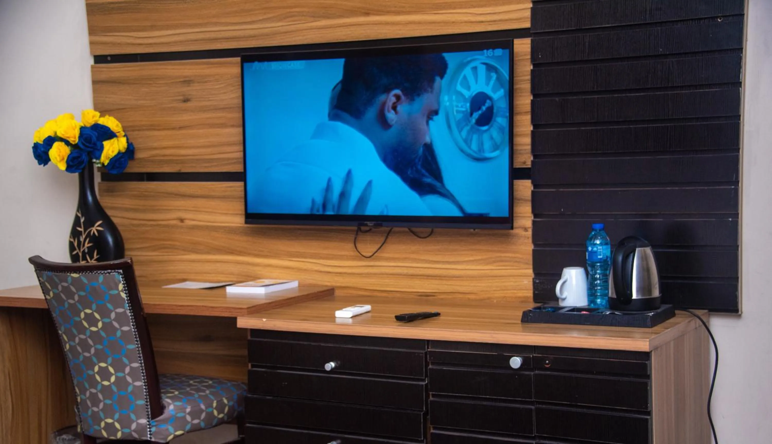 TV and multimedia in Golden Tulip Garden City Hotel - Rivotel