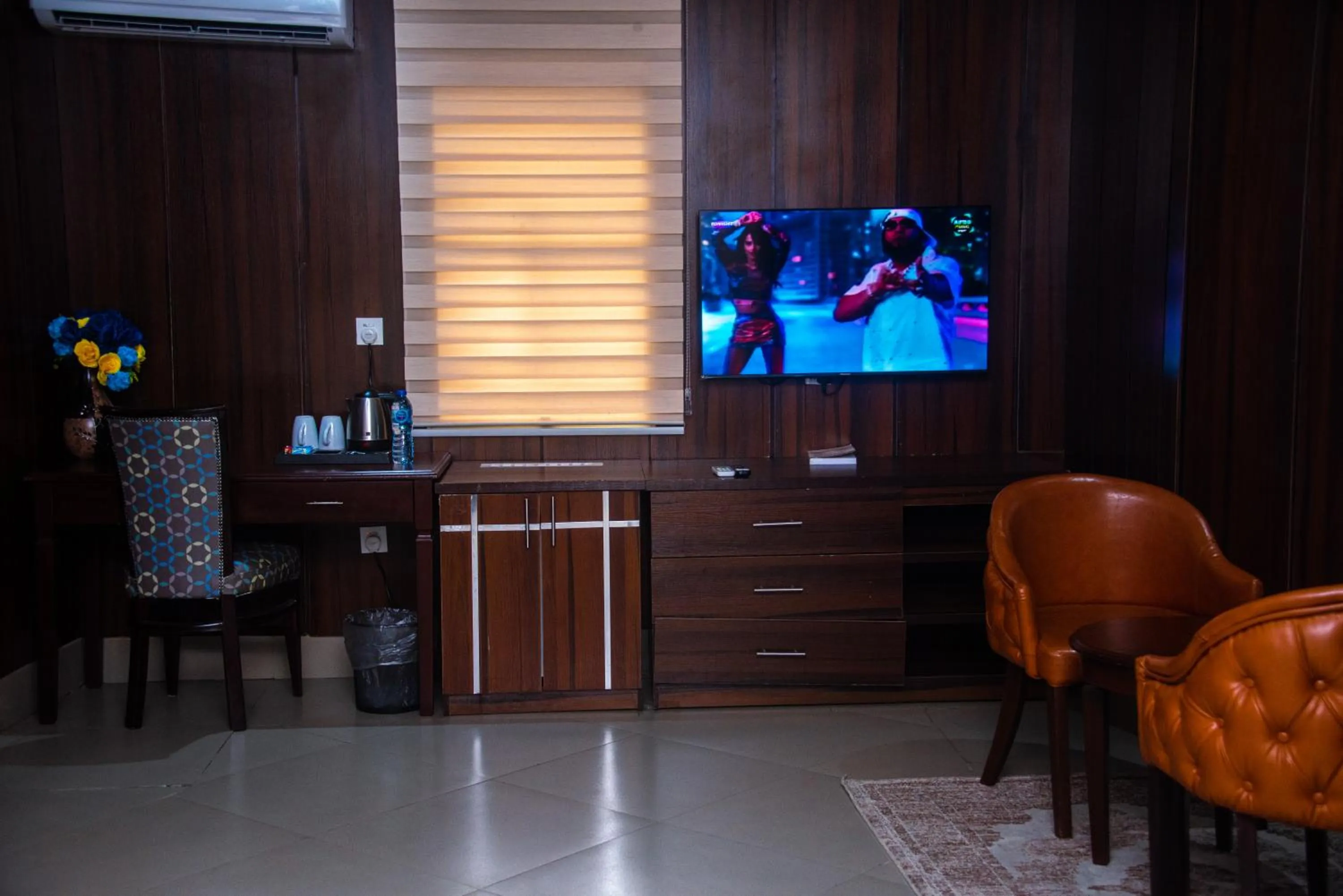 TV and multimedia in Golden Tulip Garden City Hotel - Rivotel