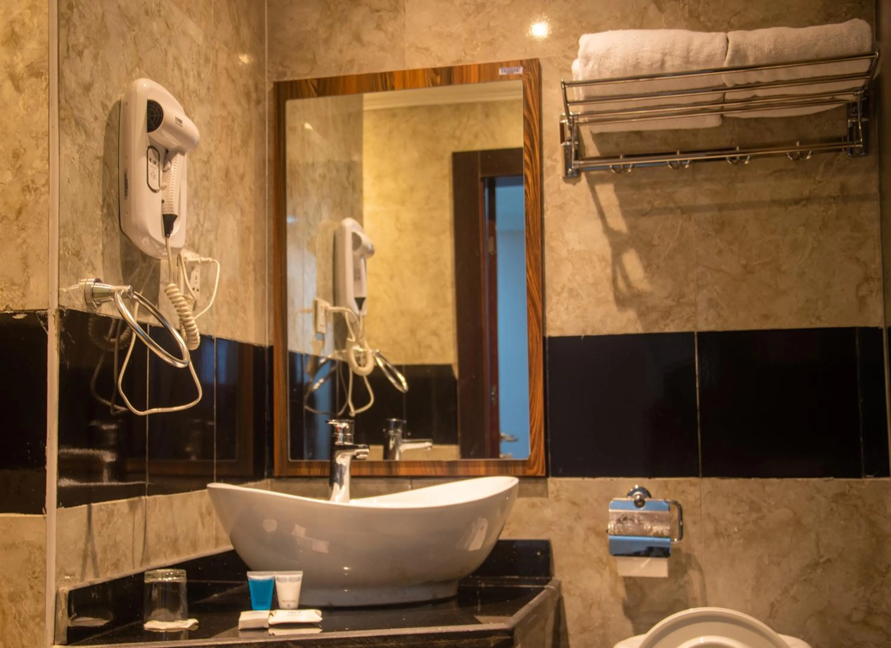 Shower in Golden Tulip Garden City Hotel - Rivotel