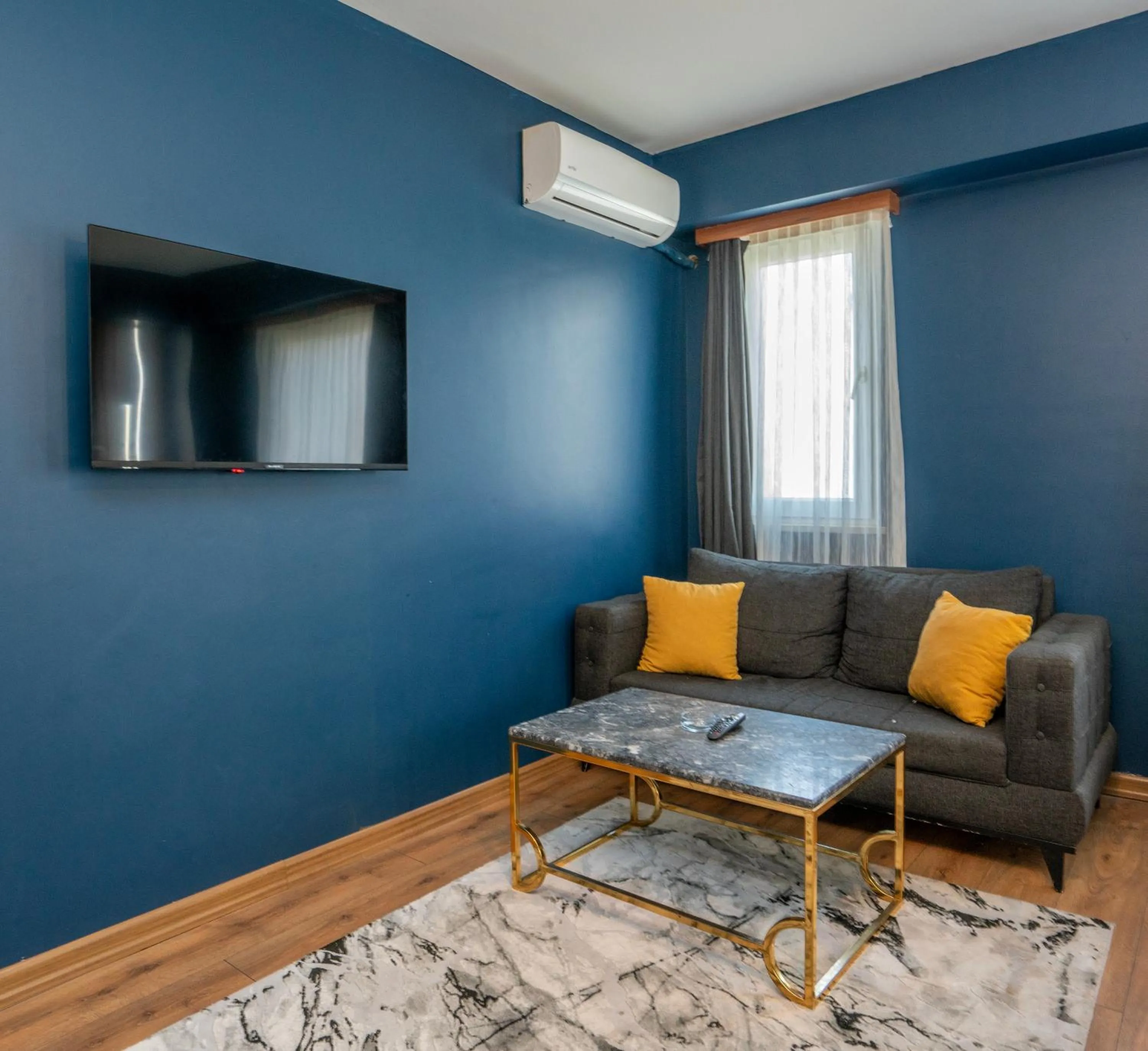 Seating area in Royal Nest