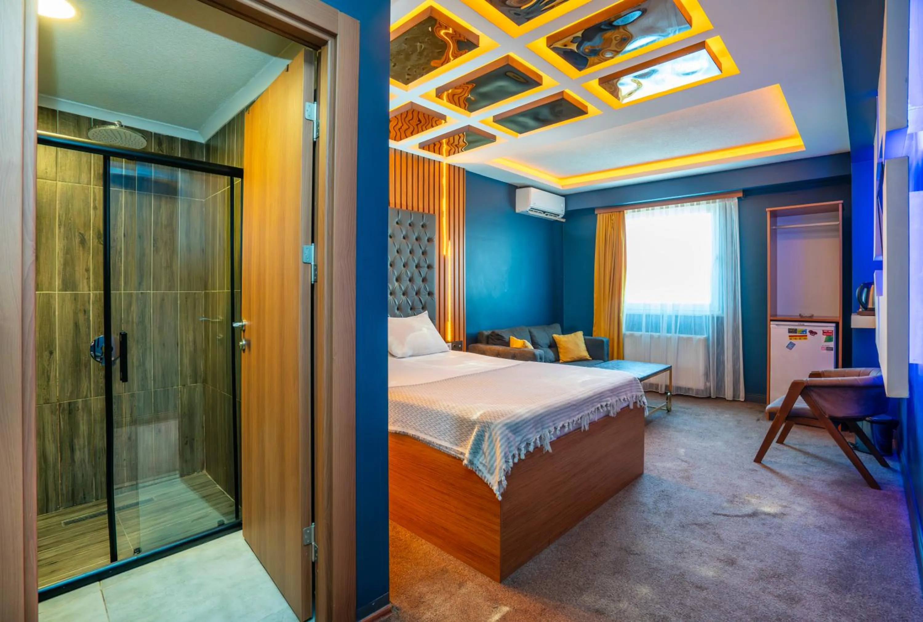 Photo of the whole room, Bed in Royal Nest