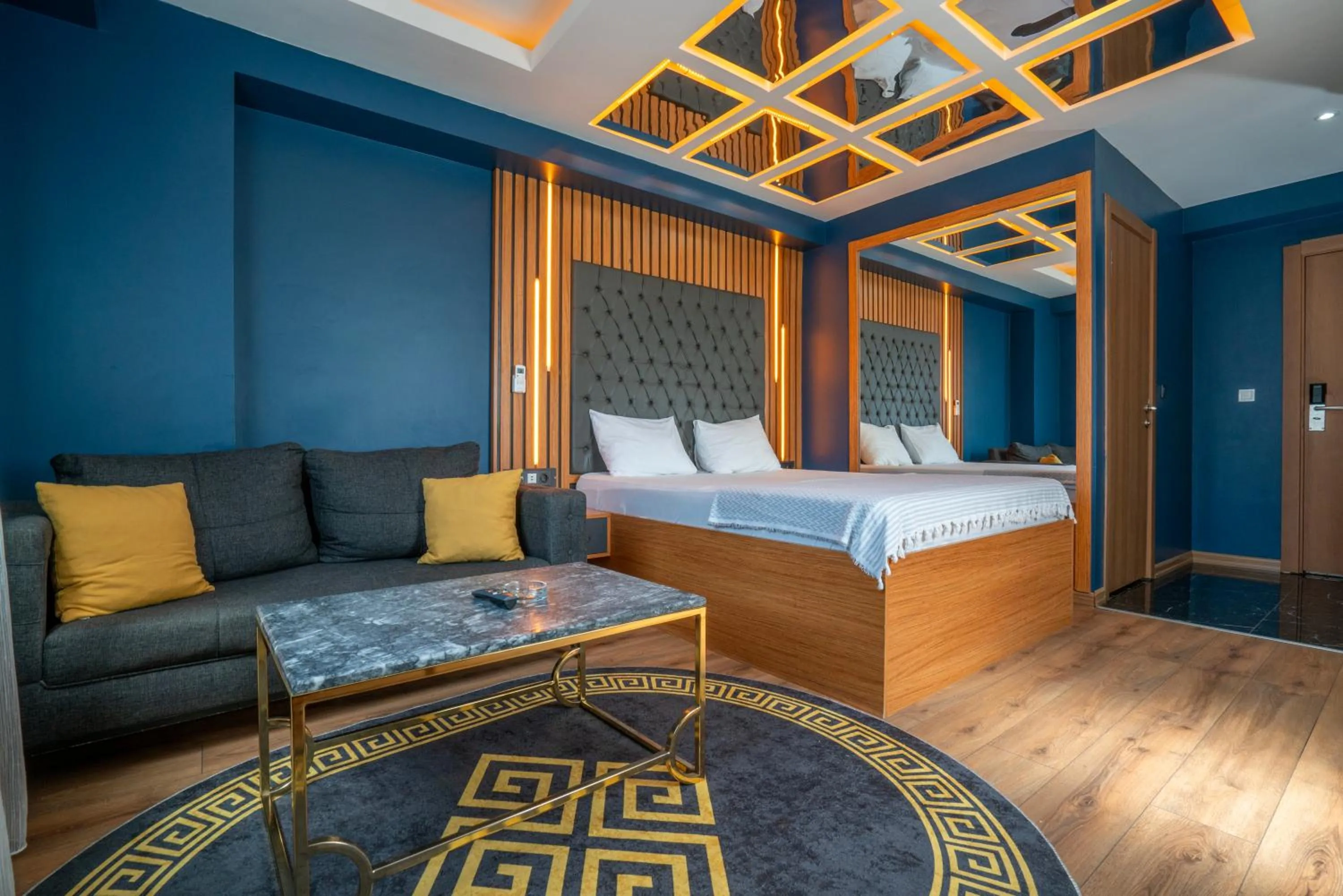 Seating area, Bed in Royal Nest