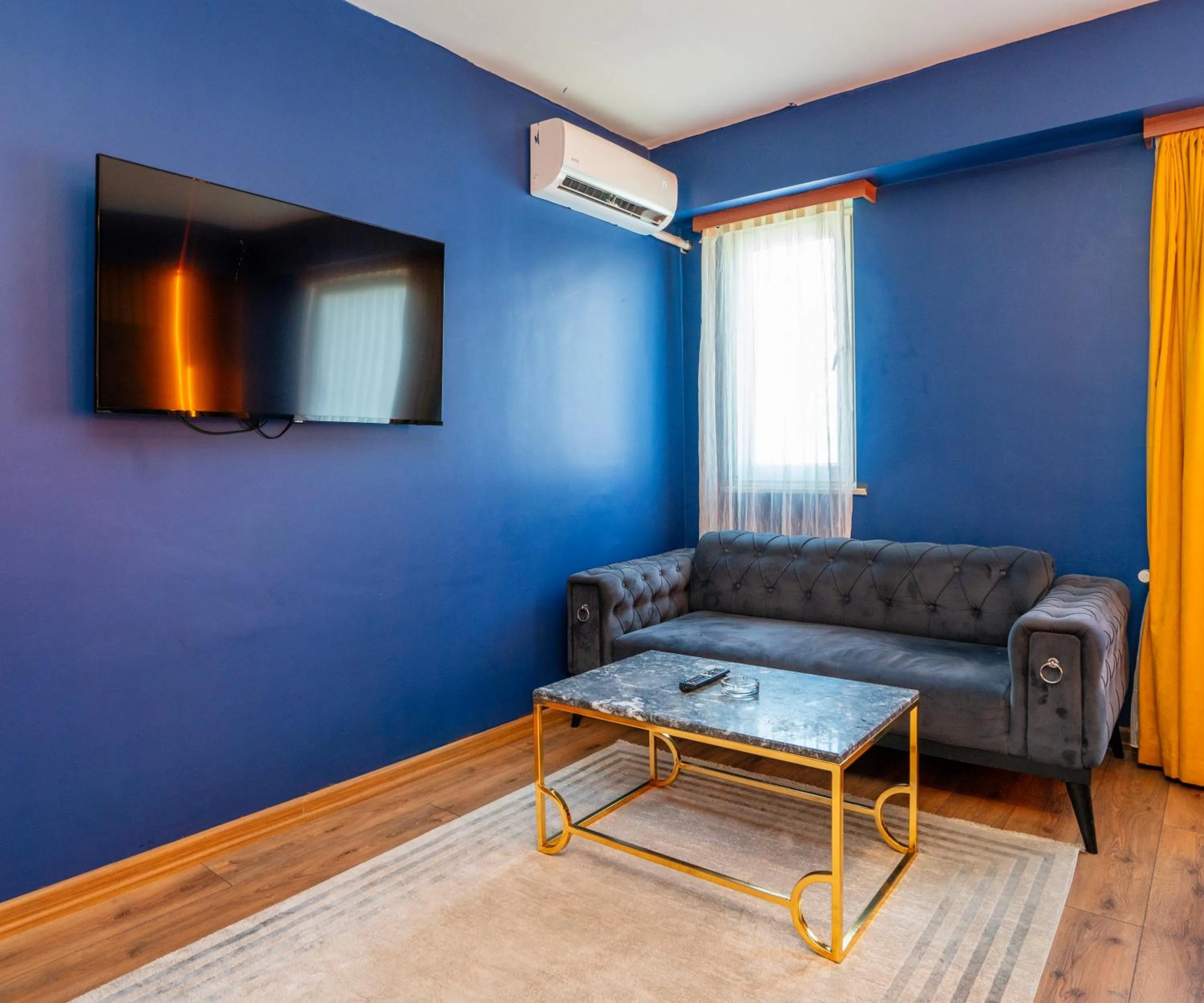 Seating area in Royal Nest