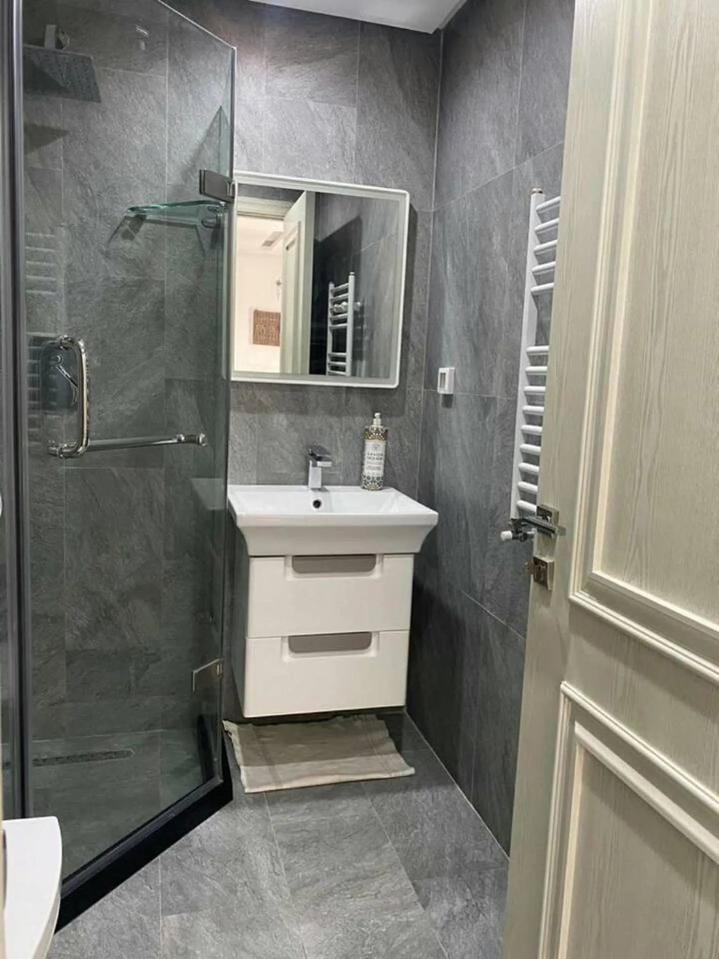 Bathroom in Charming 1-Bed Apartment in Tunis close to centre