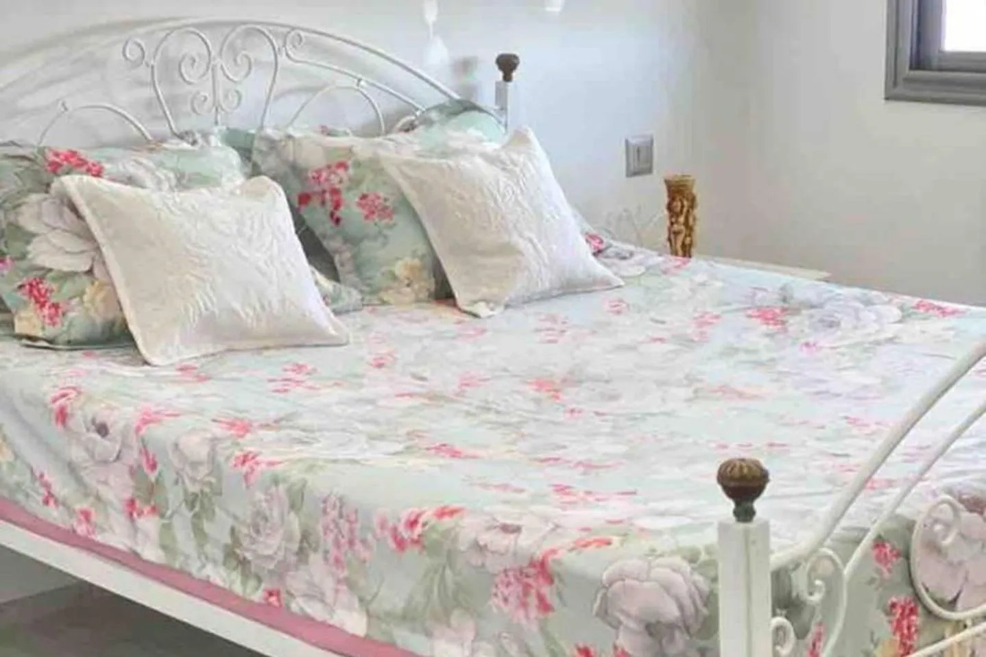 Bed in 1 Bed Flat - Sleeps 2 - Parking - Wifi