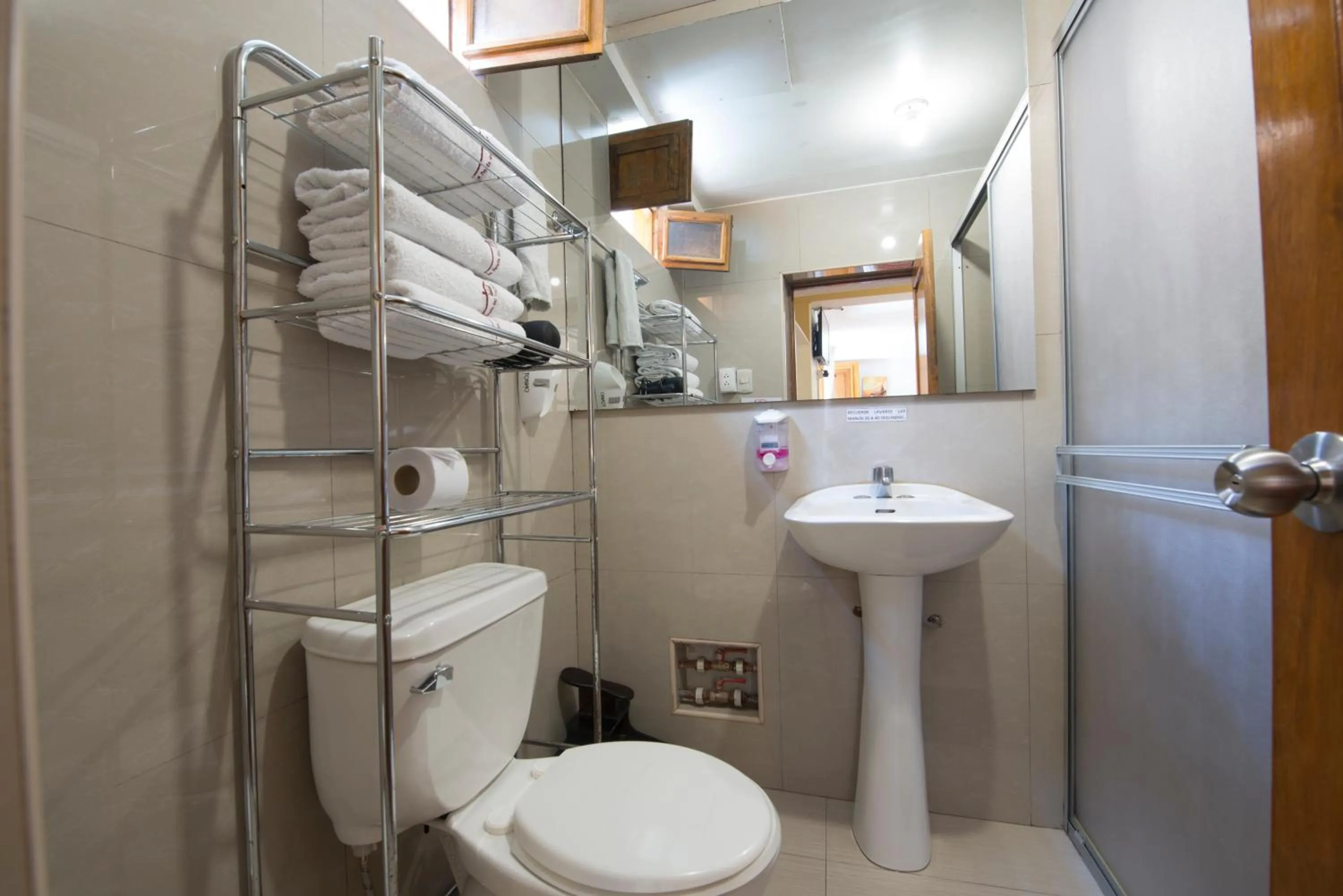 Shower in La Posada del Viajero