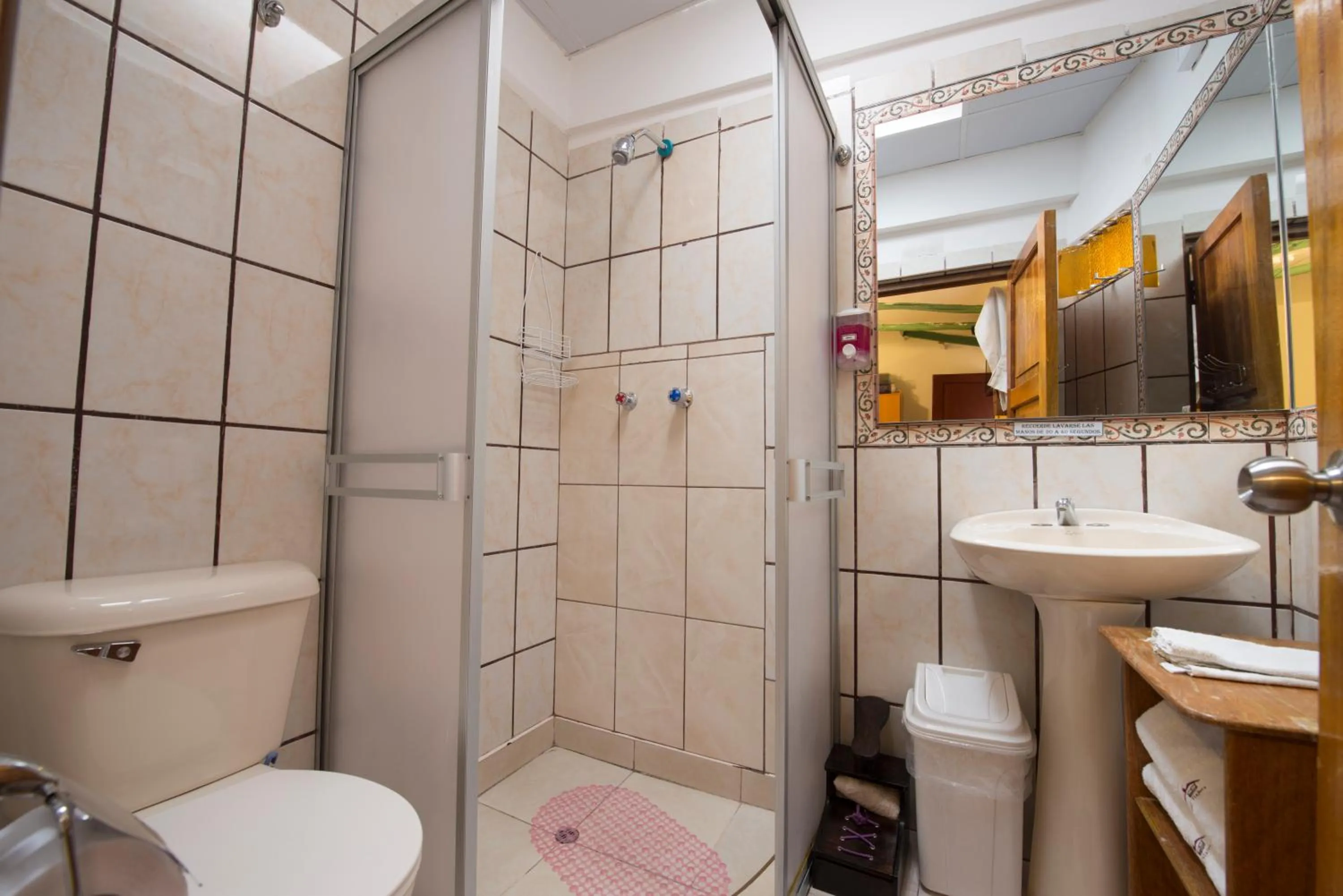 Shower in La Posada del Viajero