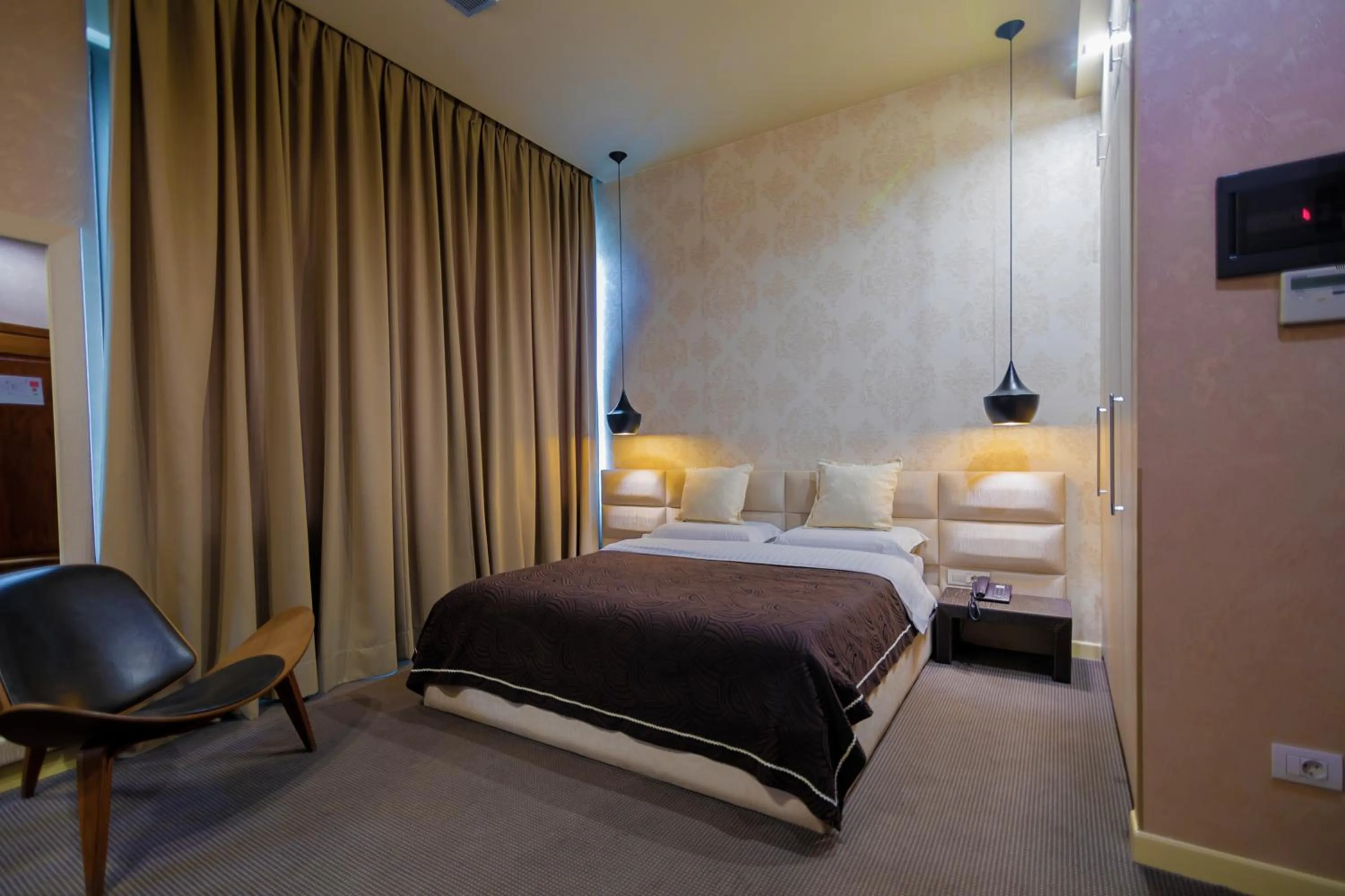 Bedroom, Bed in La Bohème Hotel