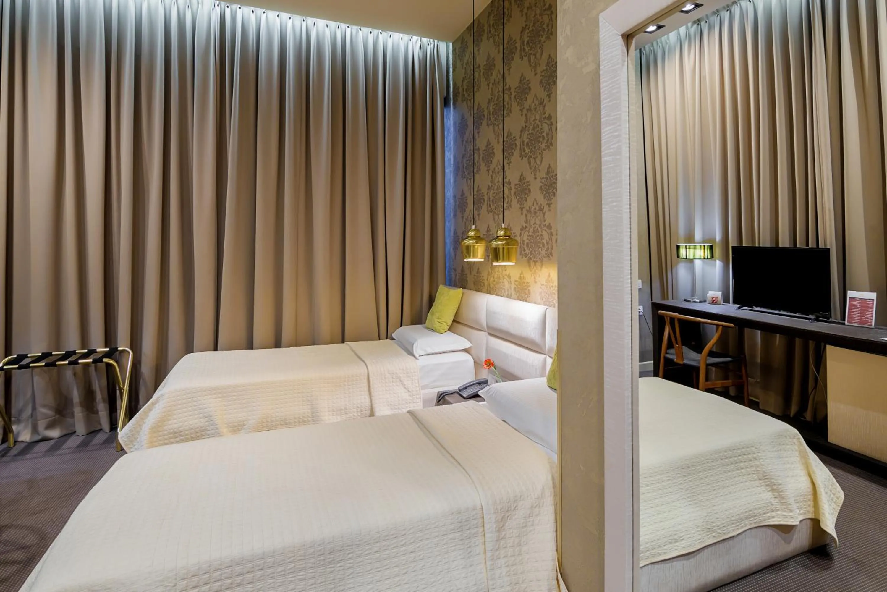 Bedroom, Bed in La Bohème Hotel