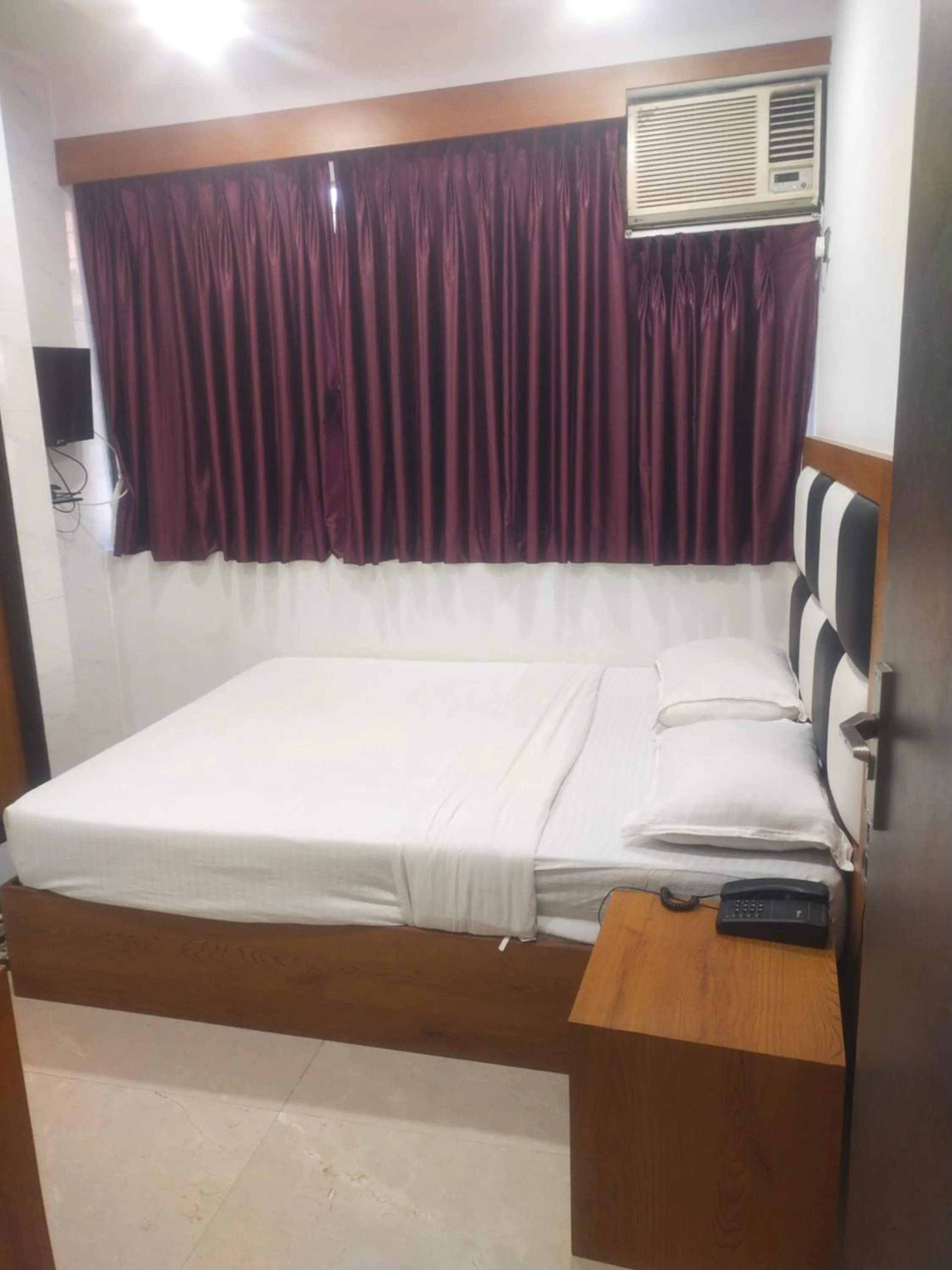 Photo of the whole room, Bed in Hotel airport annex