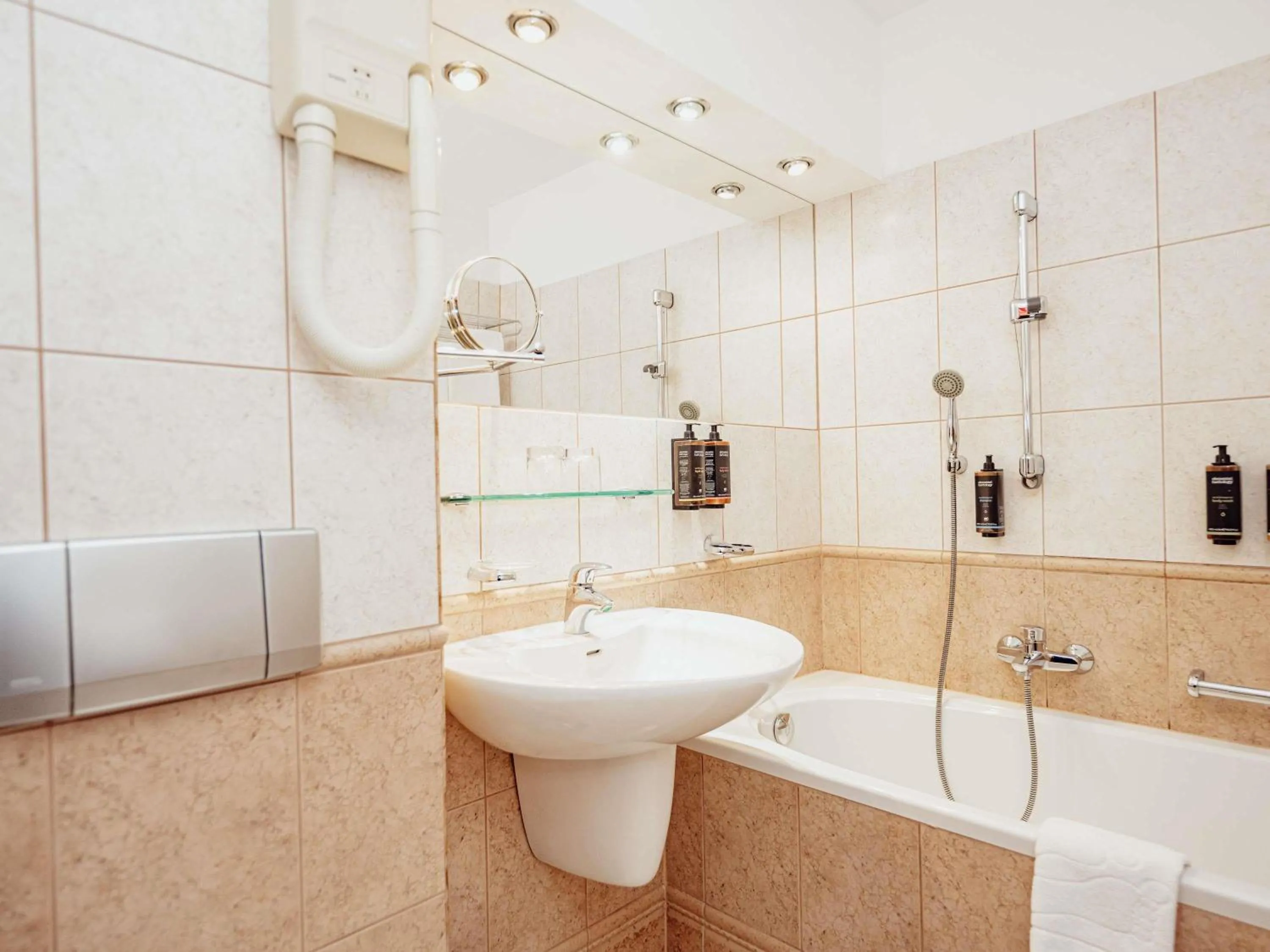 Bedroom in Mercure Jelenia Góra