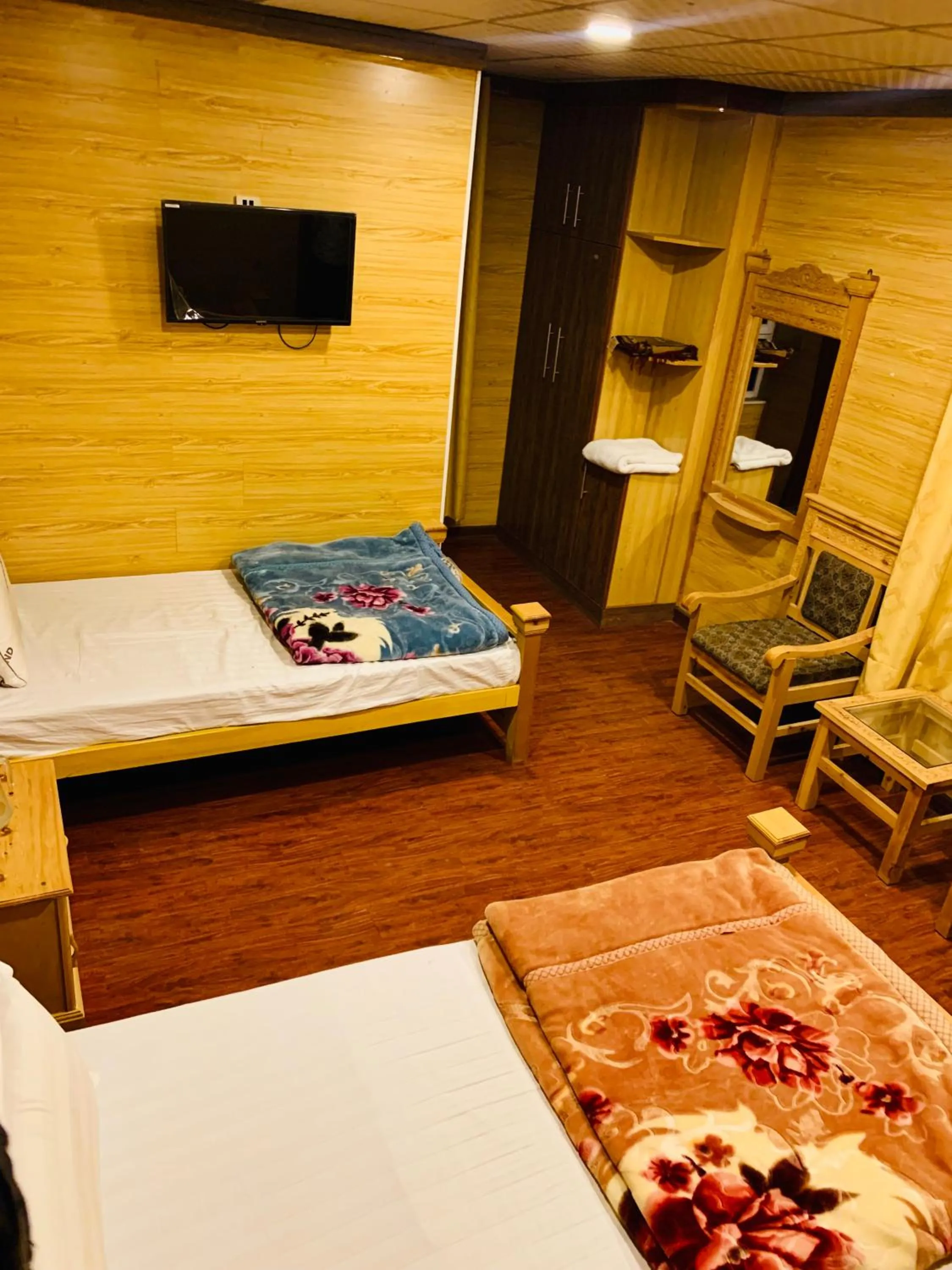 Bed in Gems Palace Hotel Sost