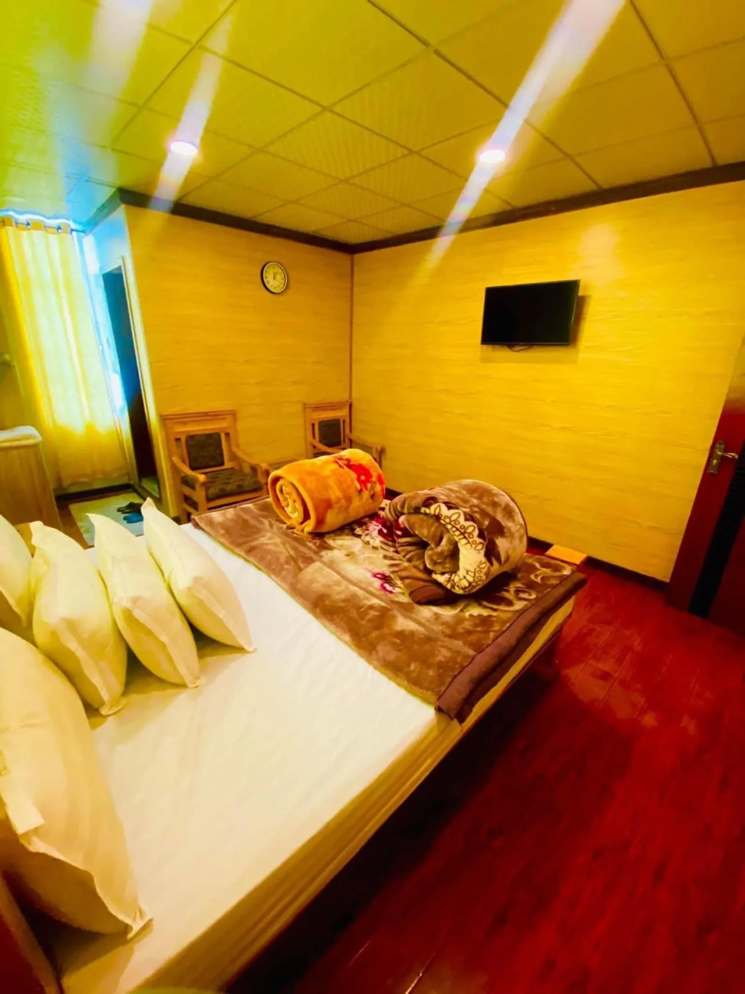 Shower, Bed in Gems Palace Hotel Sost