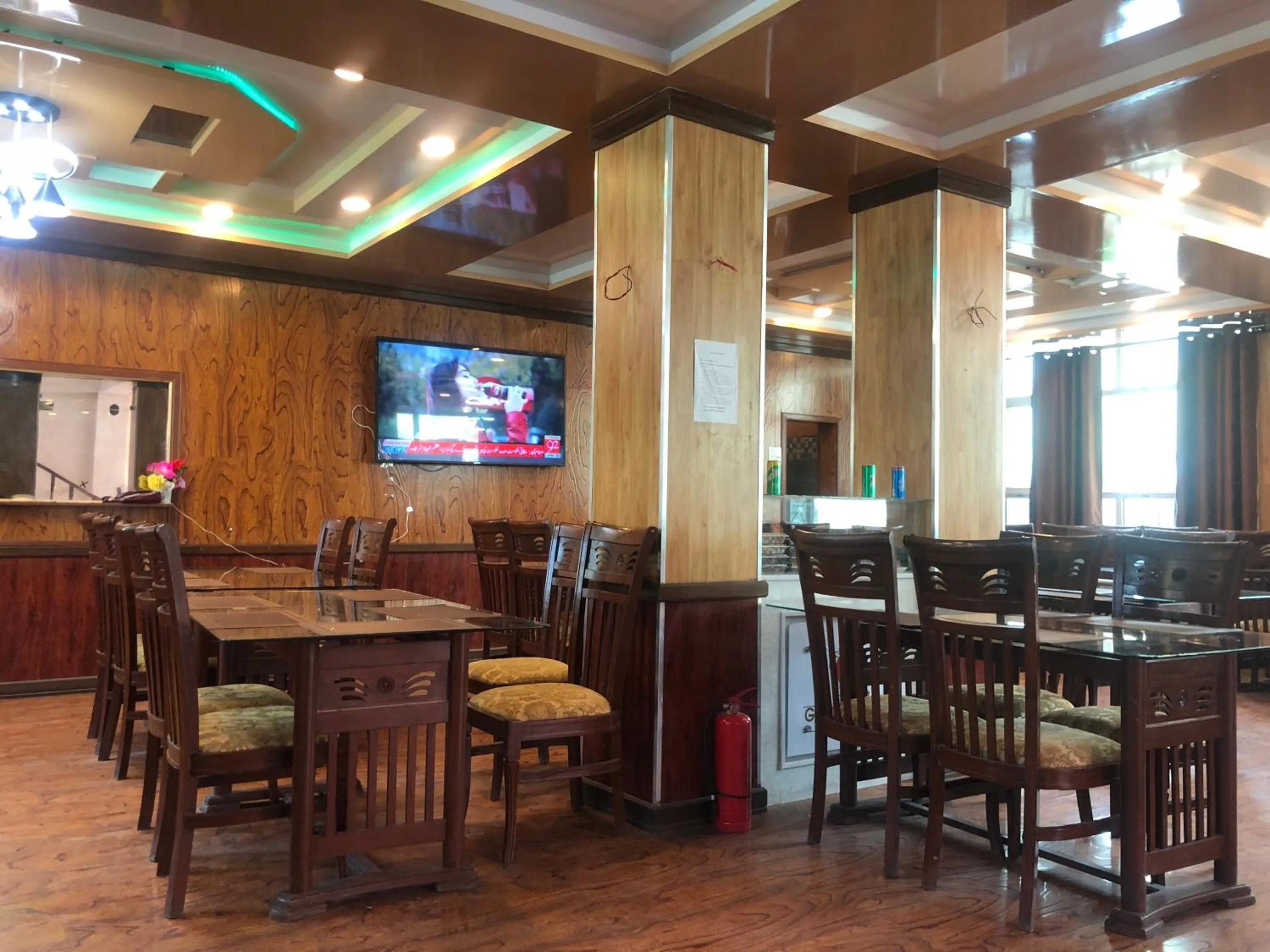 Restaurant/places to eat in Gems Palace Hotel Sost