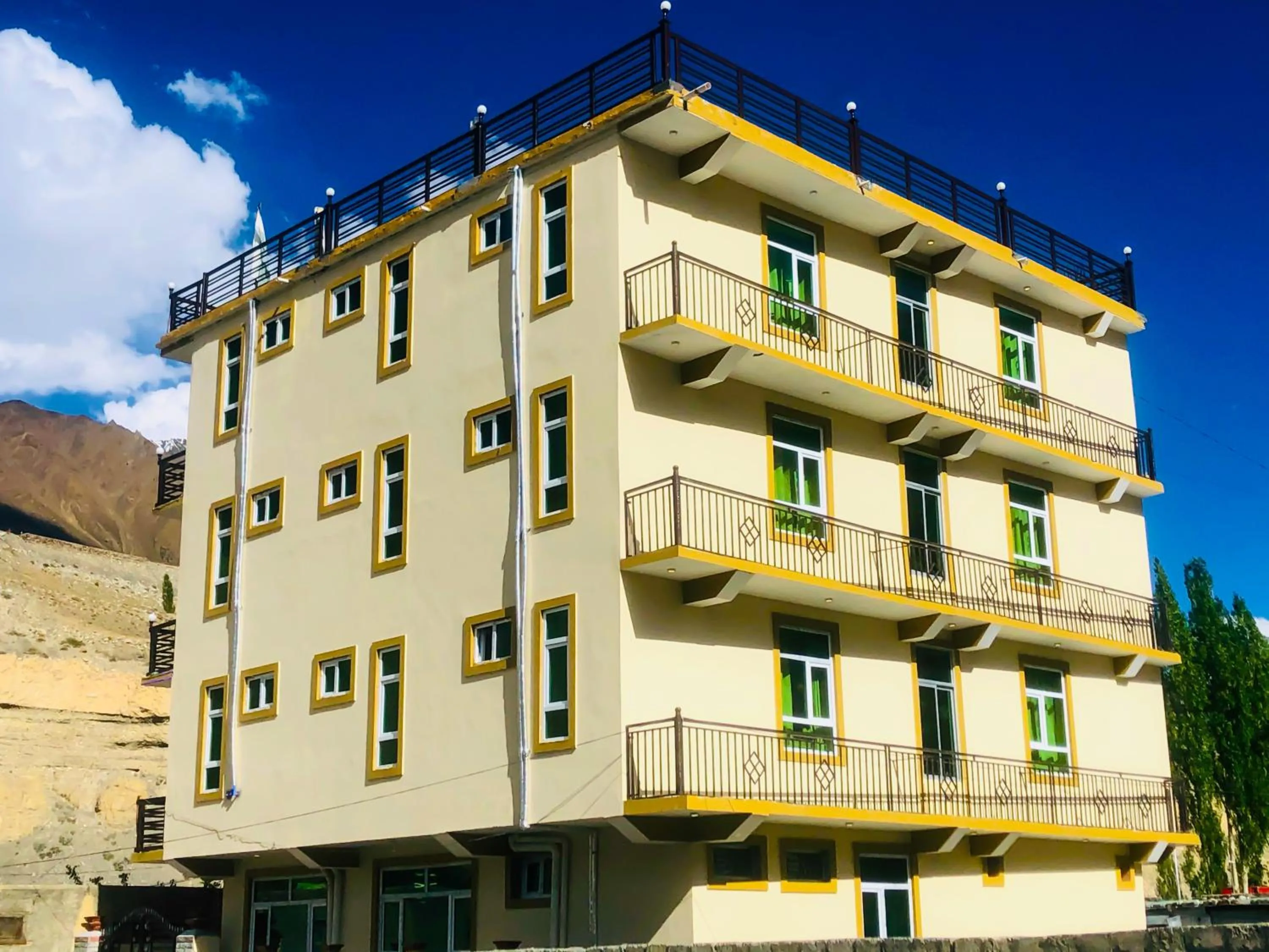 Property building in Gems Palace Hotel Sost