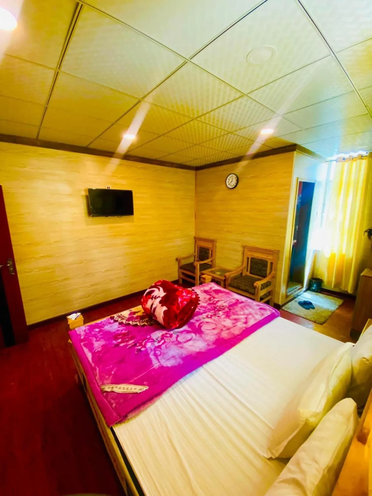 Bed in Gems Palace Hotel Sost