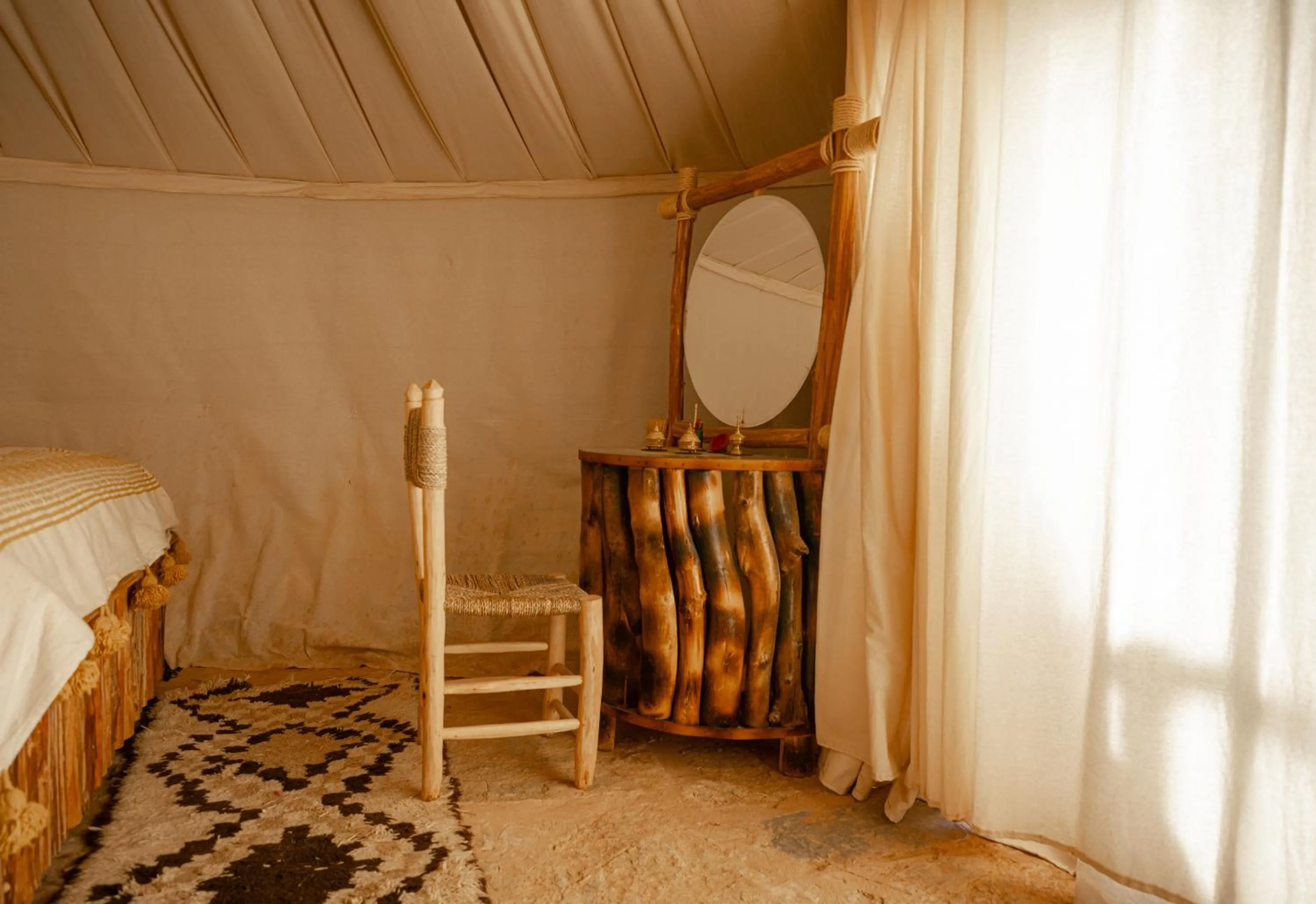 Decorative detail, Bed in Imperial Glory Lodges
