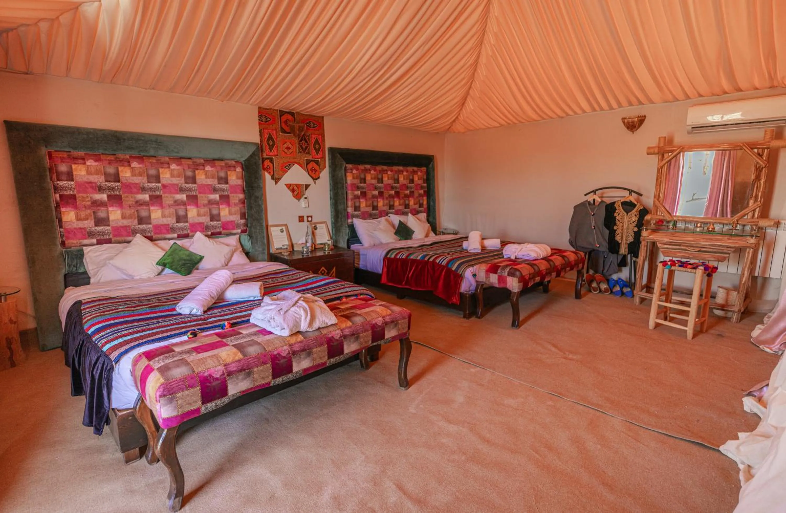 Photo of the whole room, Bed in Imperial Glory Lodges