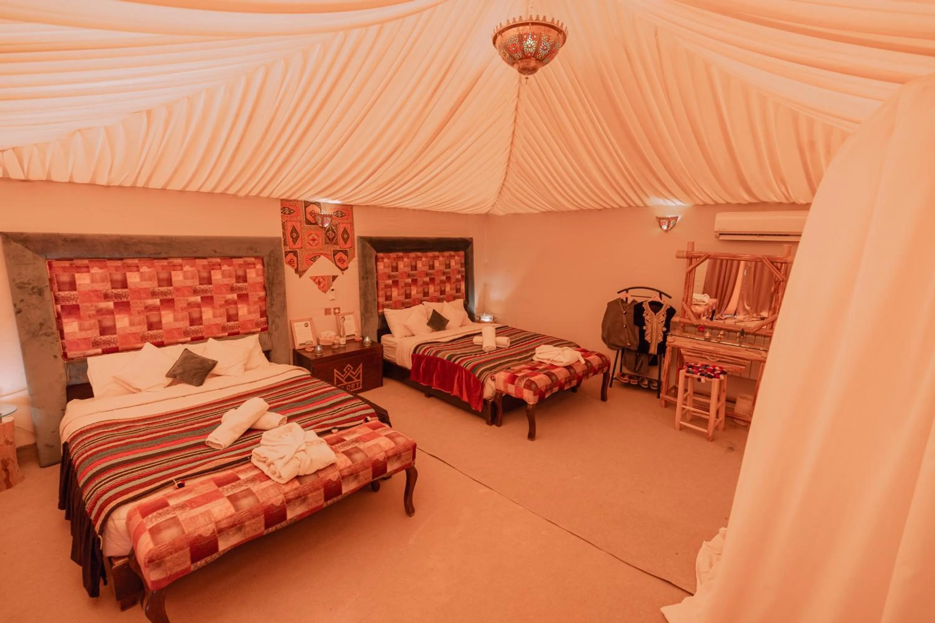 Property building, Bed in Imperial Glory Lodges