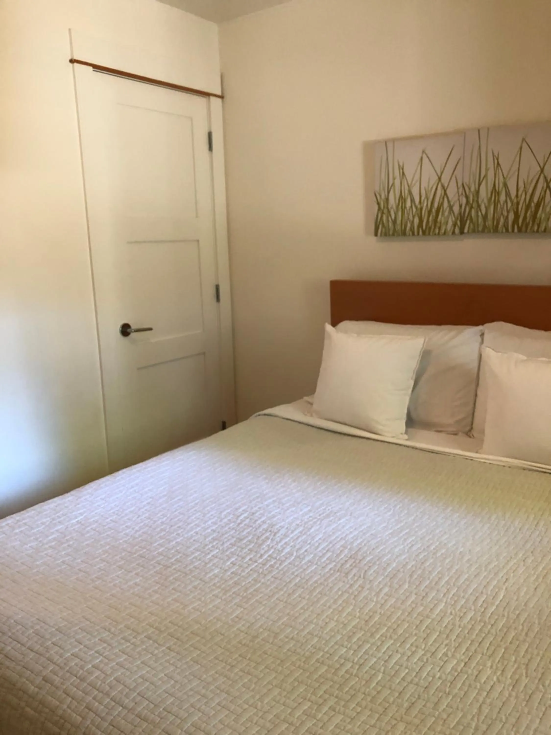 Bedroom, Bed in Mariner's Loft - Salt Spring Island