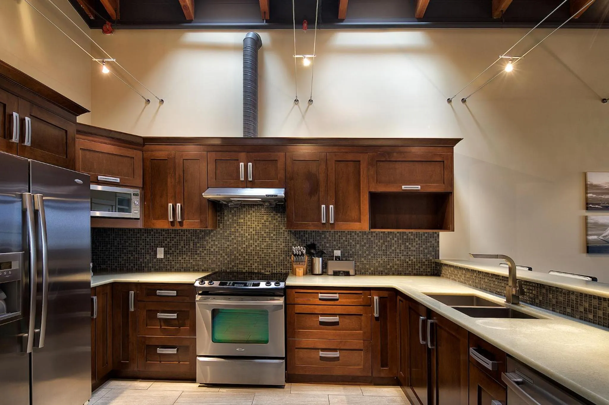 Kitchen or kitchenette in Mariner's Loft - Salt Spring Island