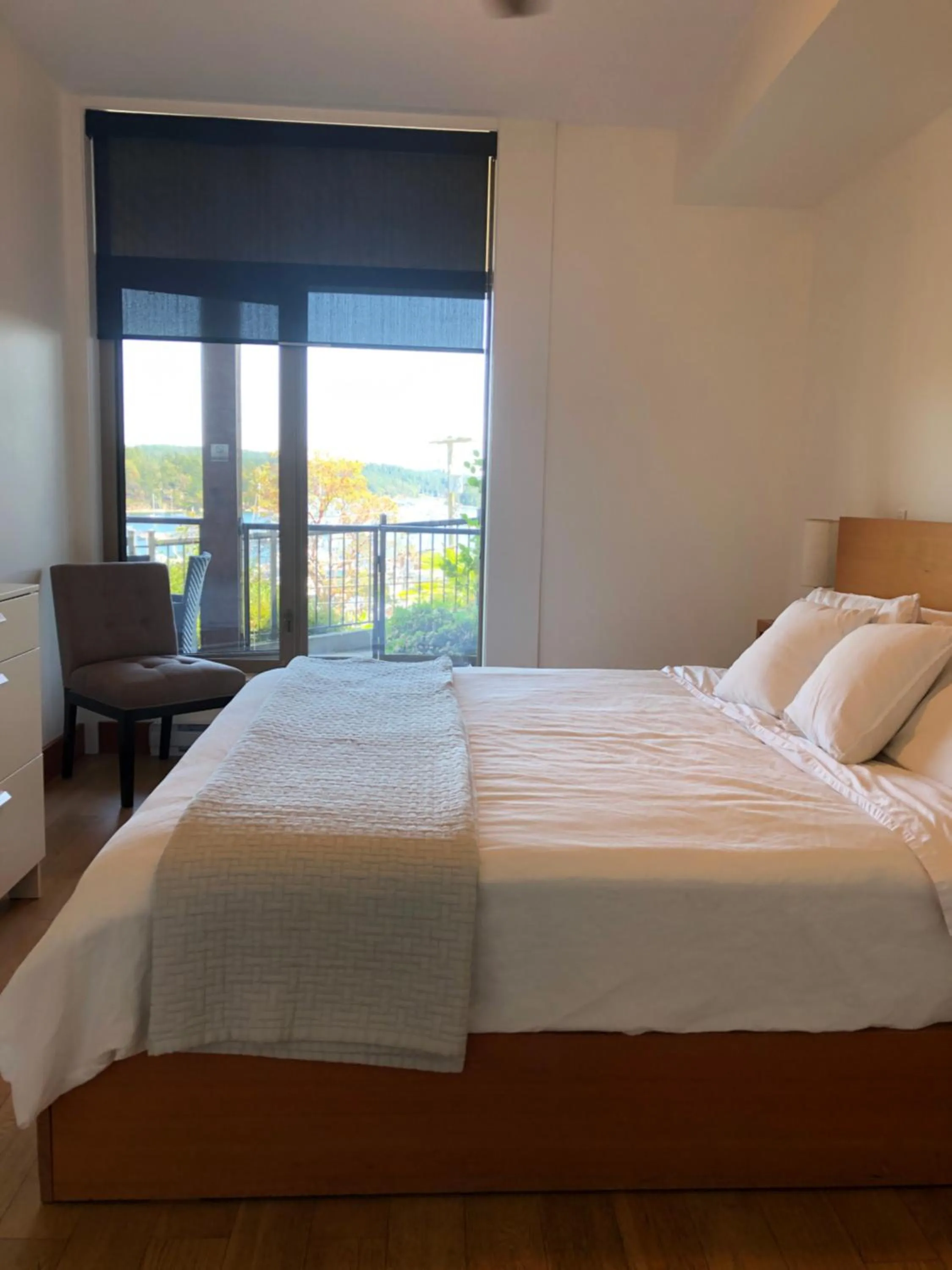 Bedroom, Bed in Mariner's Loft - Salt Spring Island