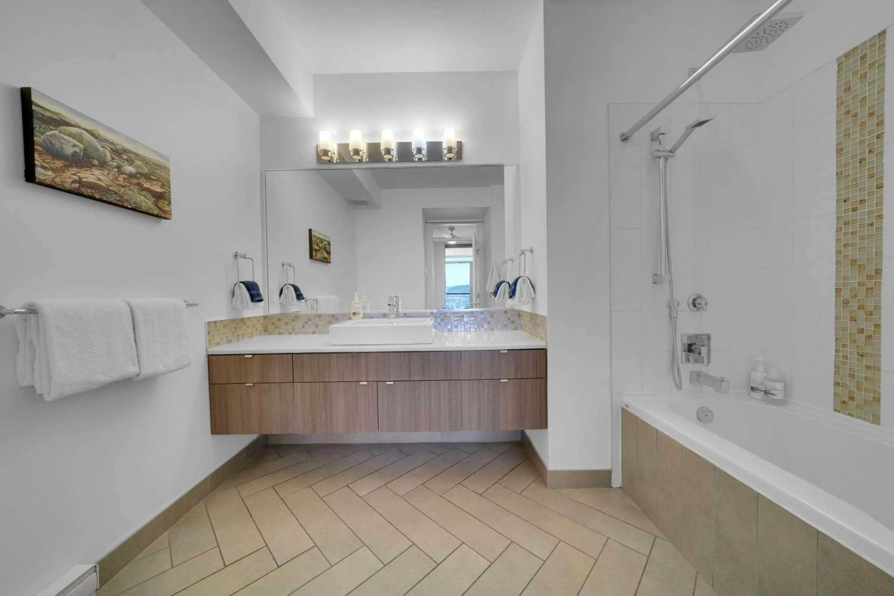 Bathroom in Mariner's Loft - Salt Spring Island