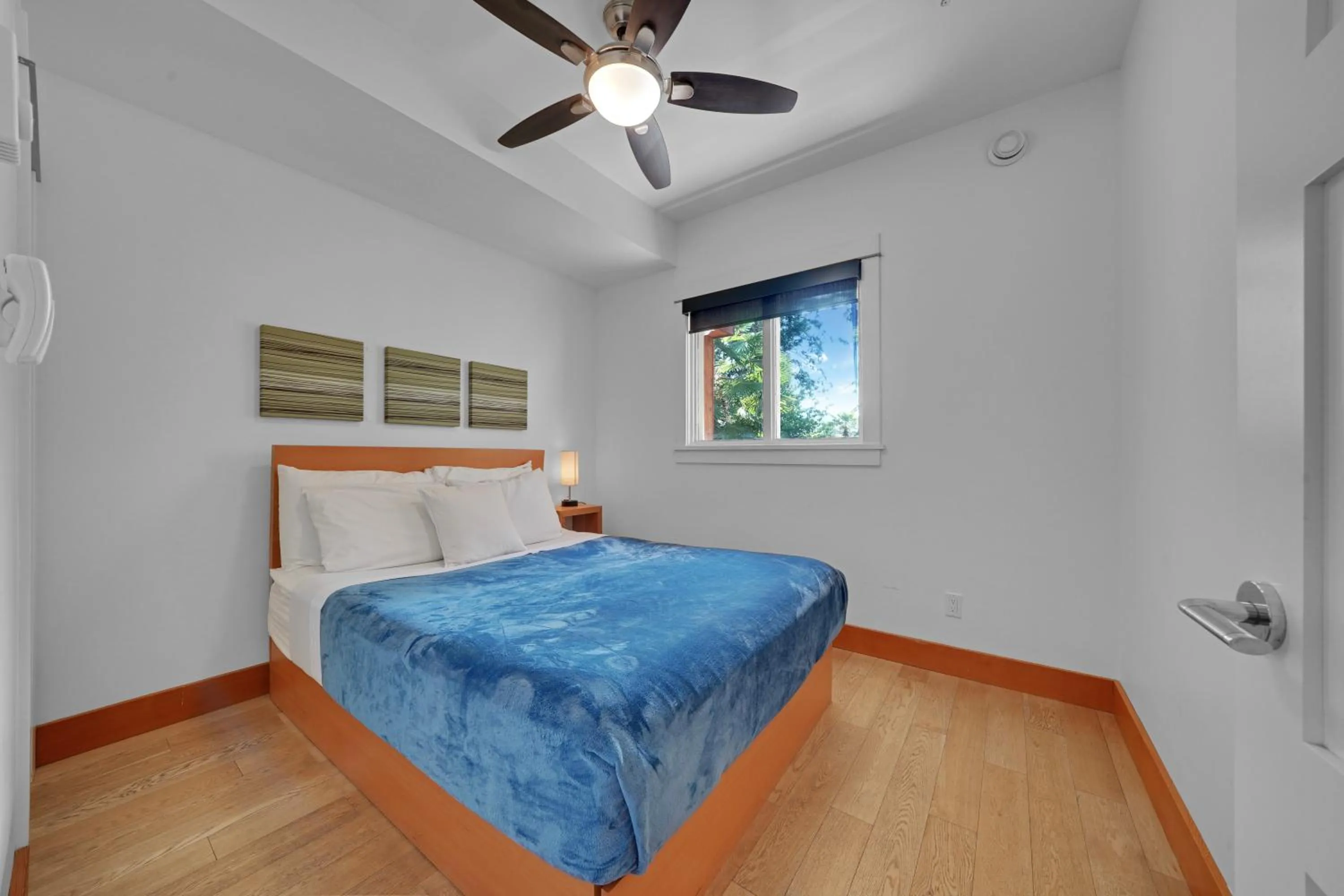 Bed in Mariner's Loft - Salt Spring Island