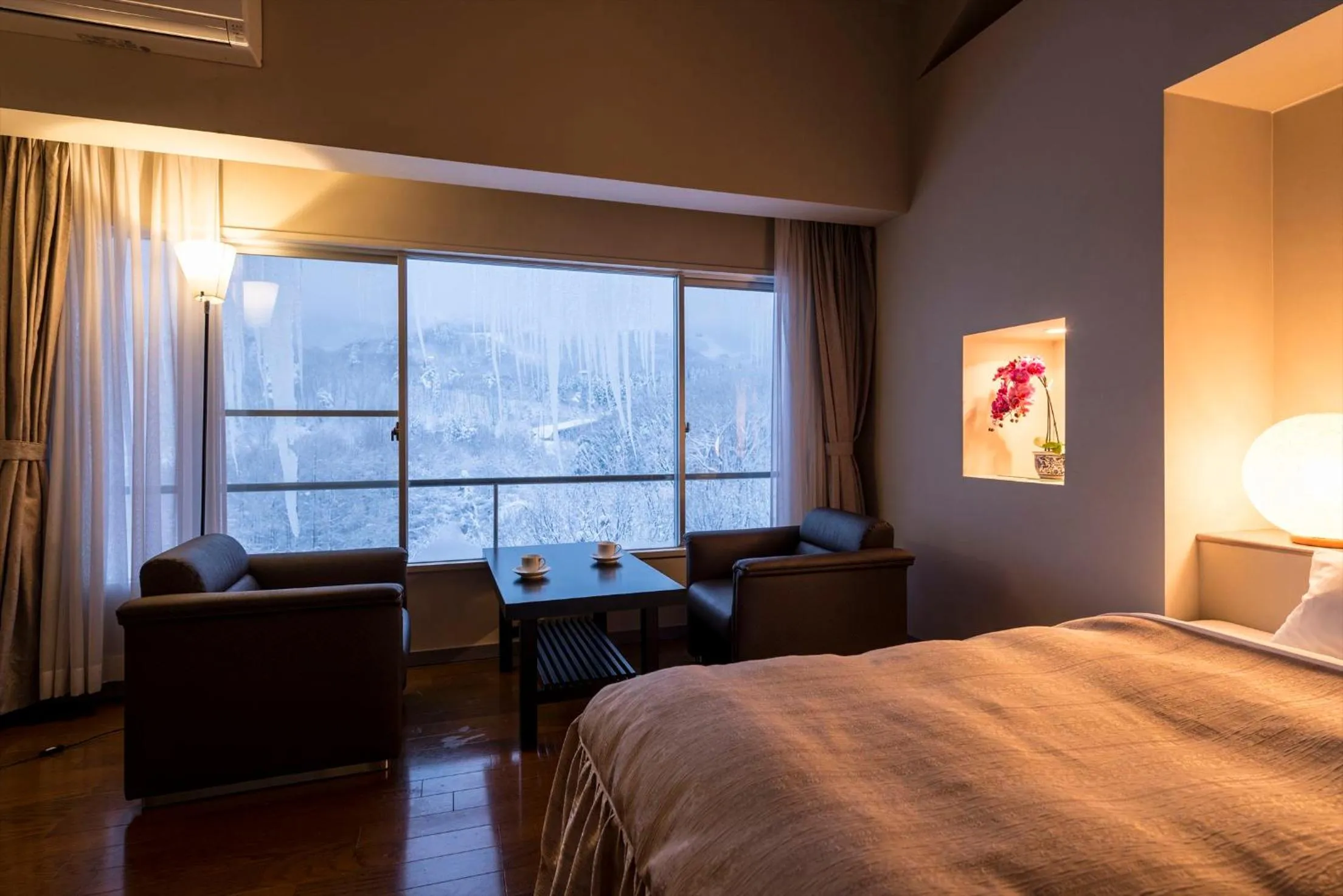 Seating area, Bed in Takamiya Hotel Lucent