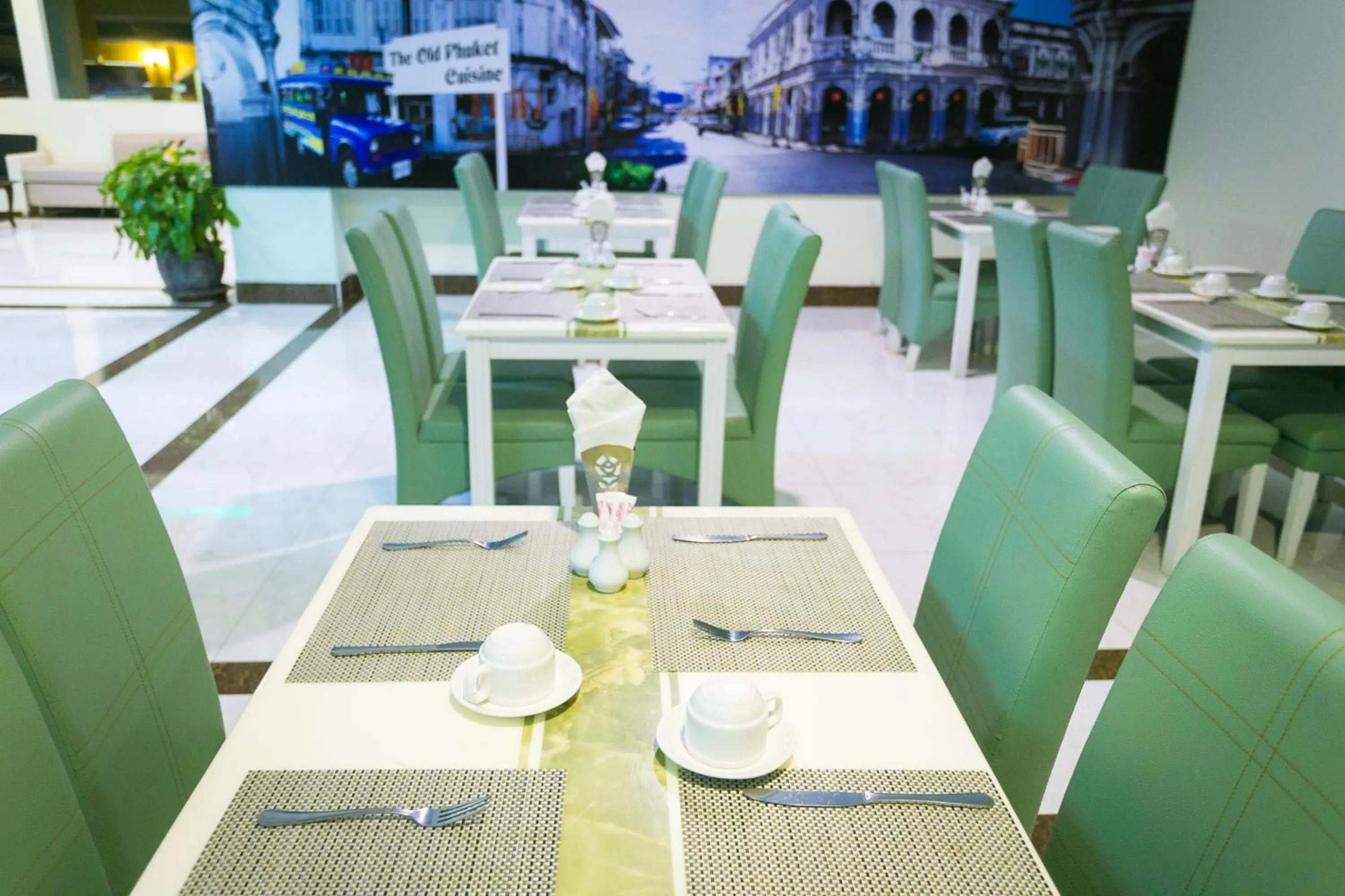 Restaurant/places to eat in Add Plus Hotel & SPA