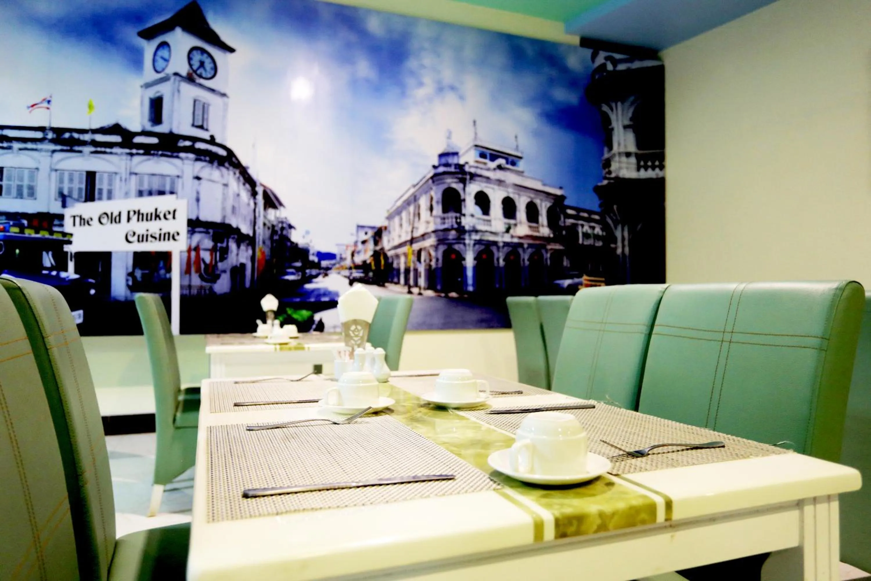 Restaurant/places to eat in Add Plus Hotel & SPA