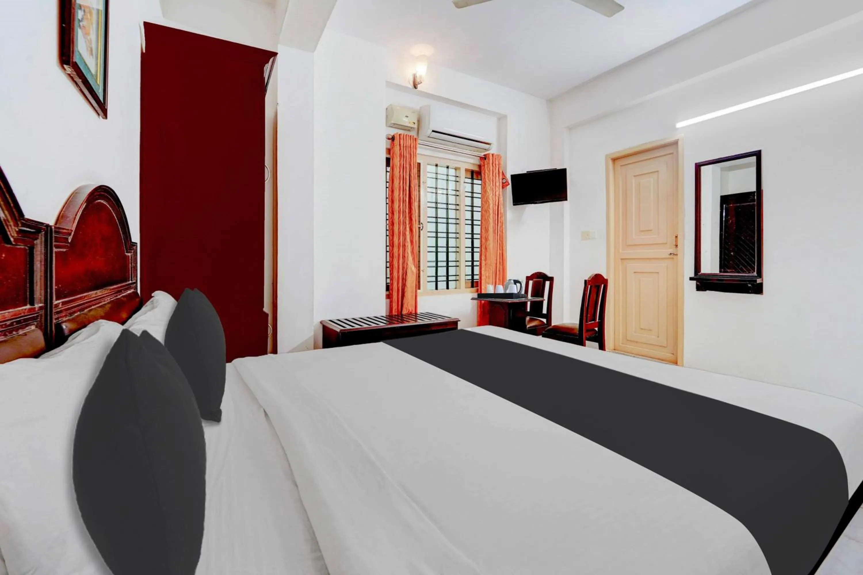 Bedroom, Bed in Super Collection O Chalai Bazaar Near Railway Station formerly Galaxy Inn