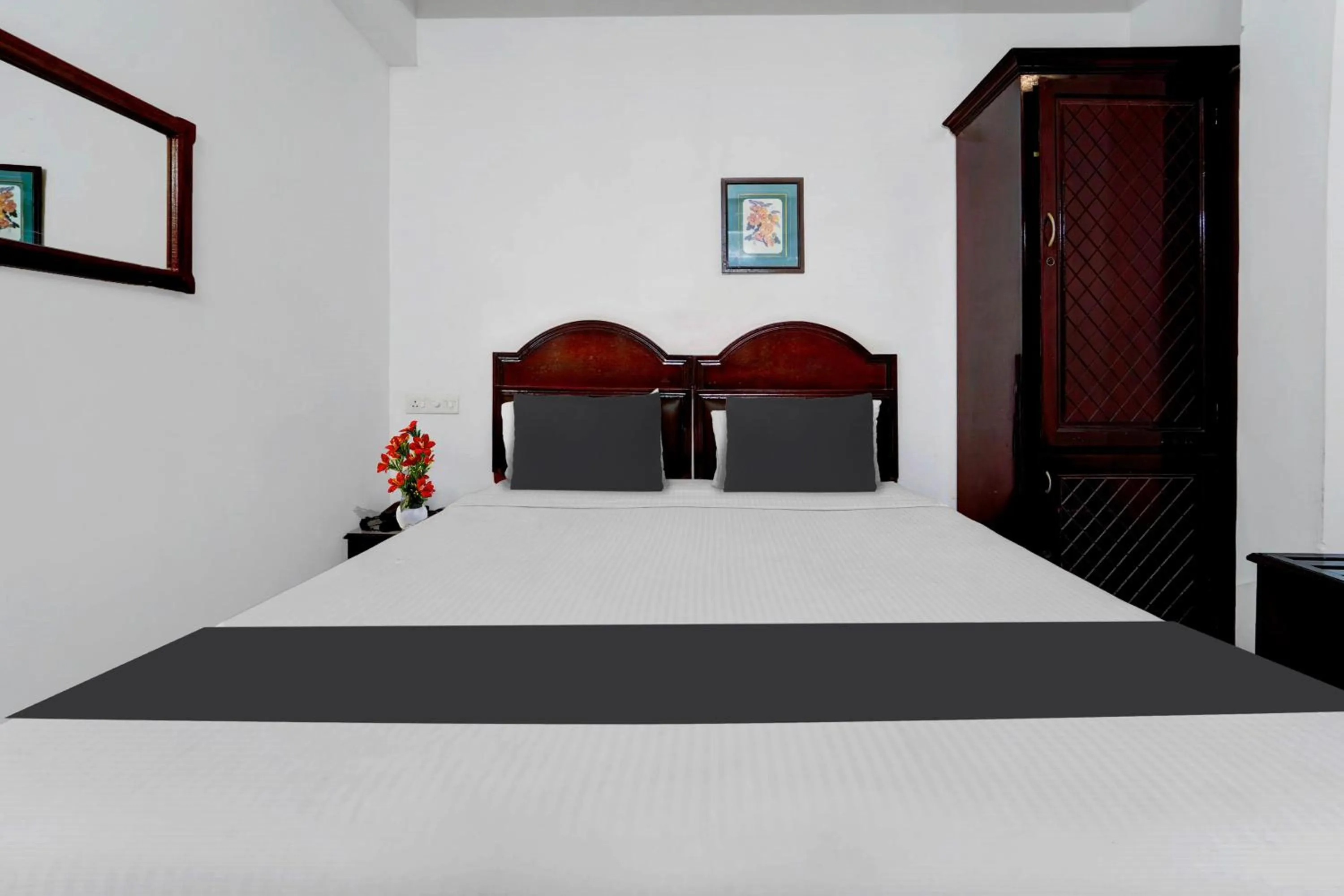 Bedroom, Bed in Super Collection O Chalai Bazaar Near Railway Station formerly Galaxy Inn